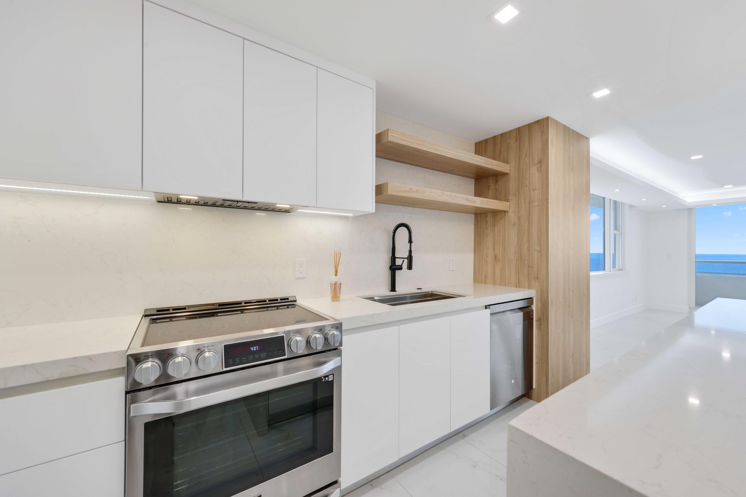 545 S Fort Lauderdale Beach Boulevard 1701 Property Photo 4