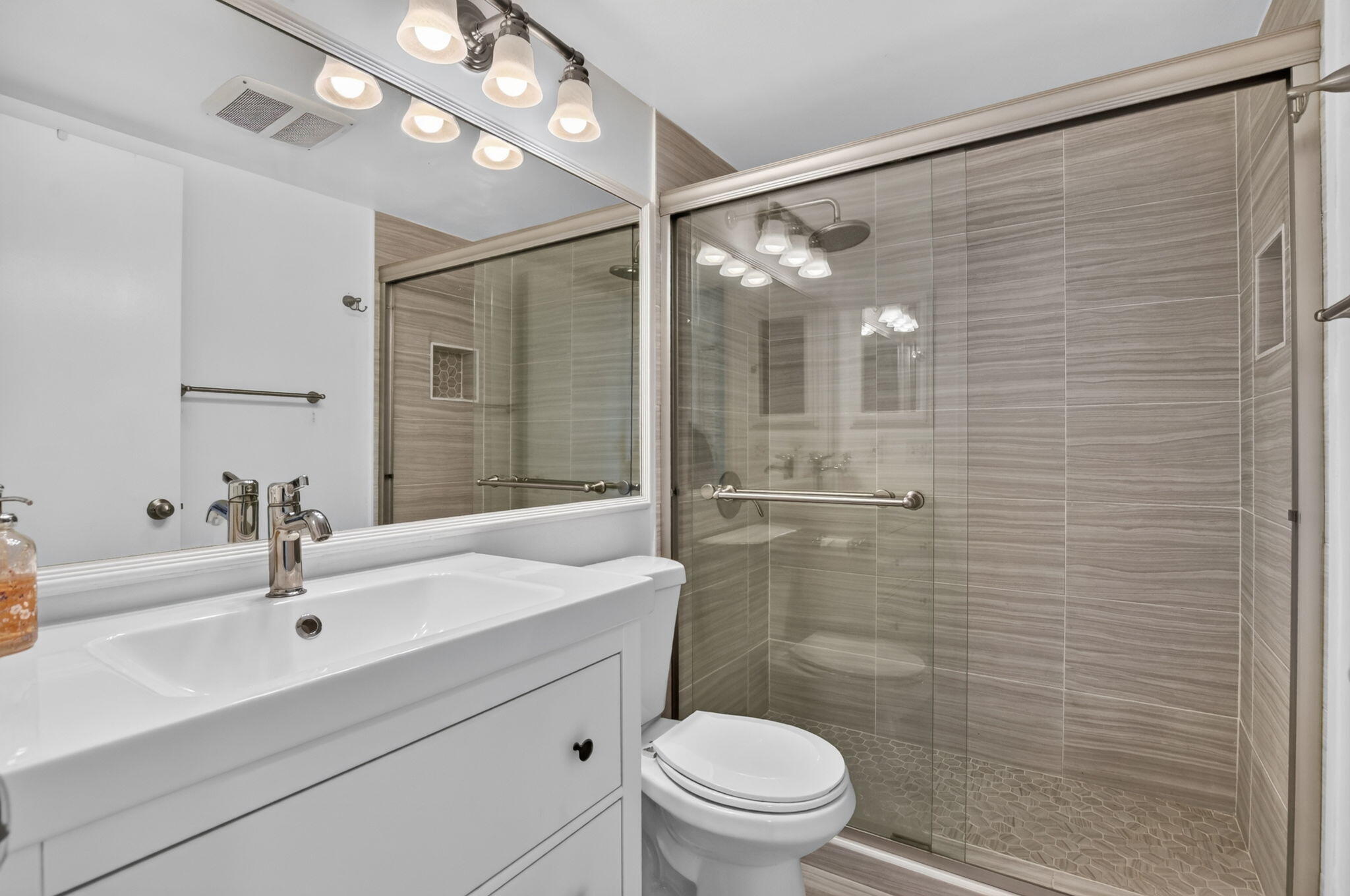 4025 Guildford B - 4025 Property Photo 6
