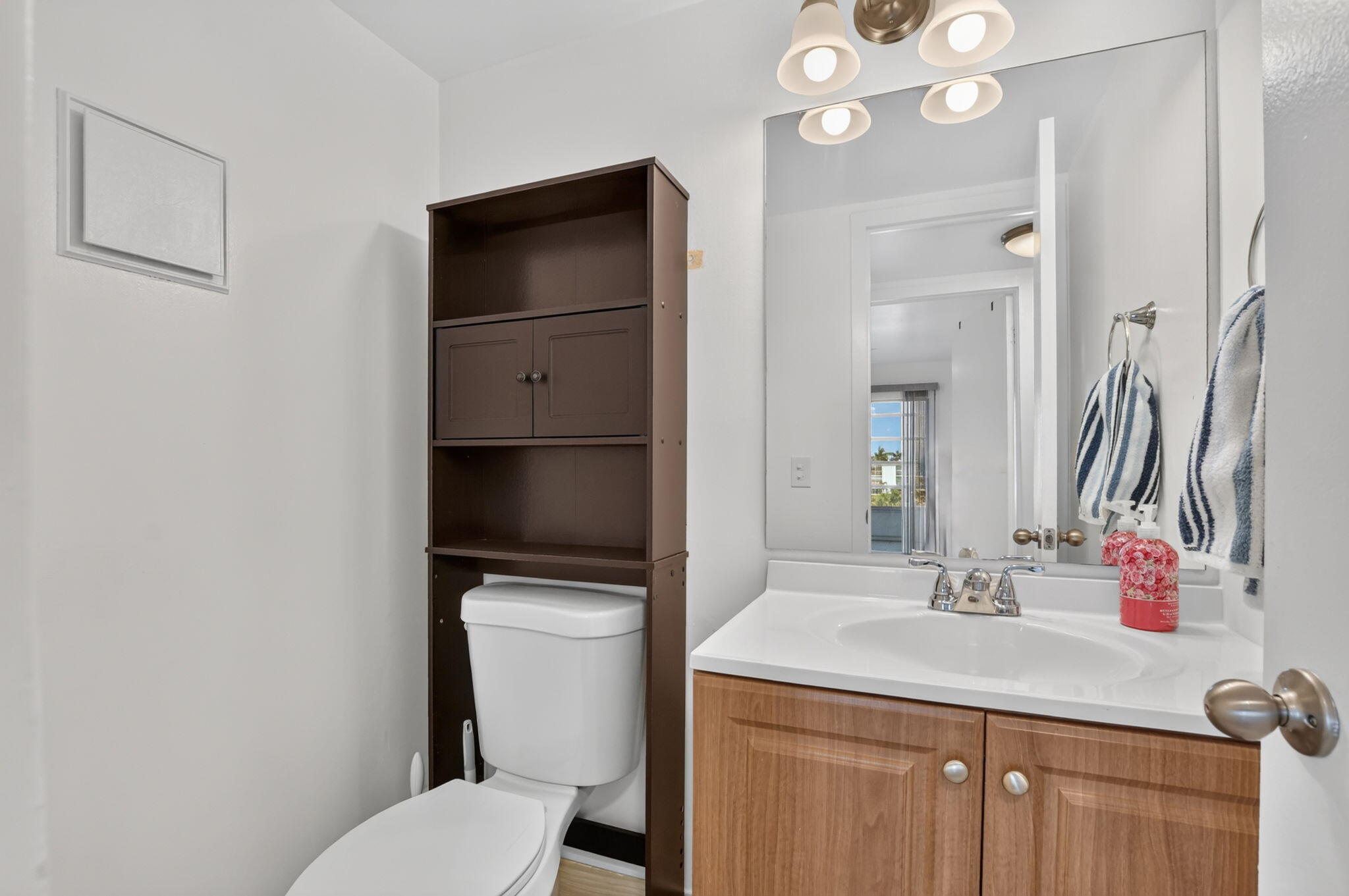 4025 Guildford B - 4025 Property Photo 8