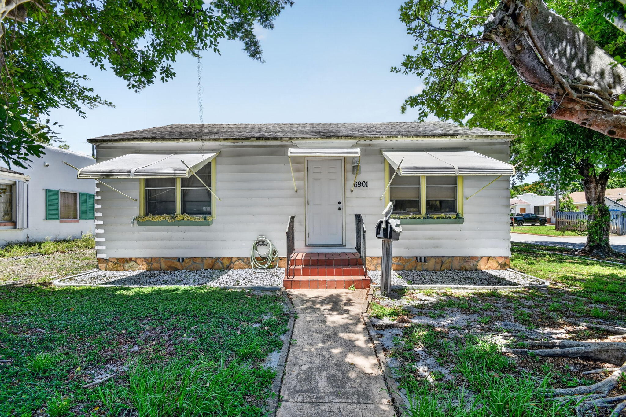 6901 Garden Avenue Property Photo 1