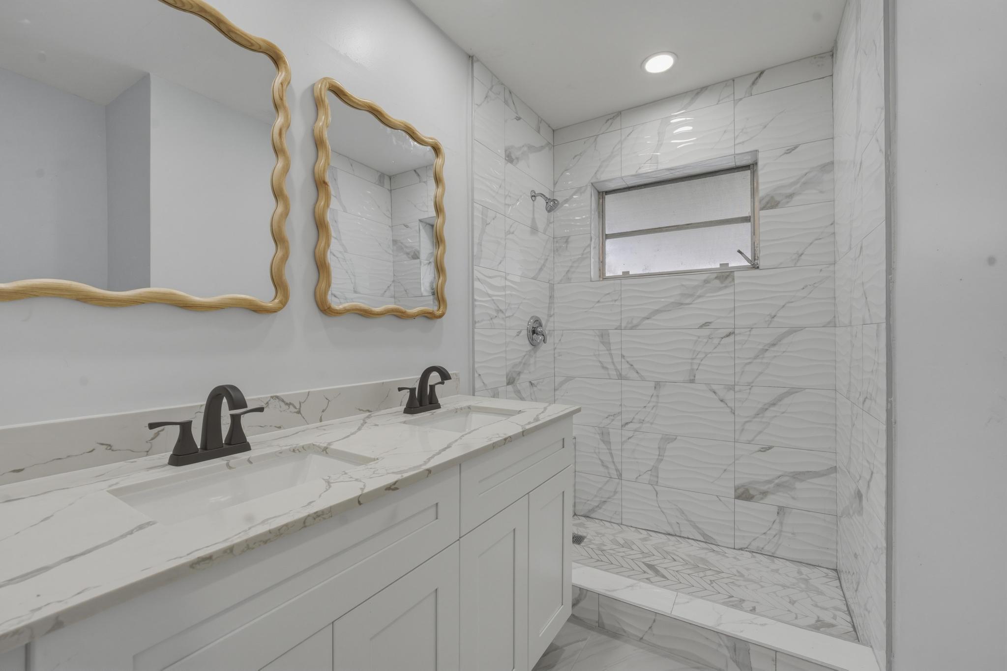 1114 Johnson Street Property Photo 10