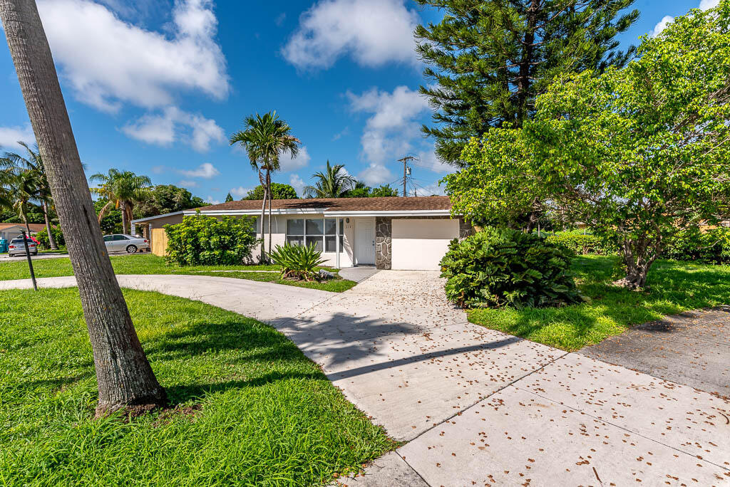 314 E Gateway Boulevard Property Photo 1