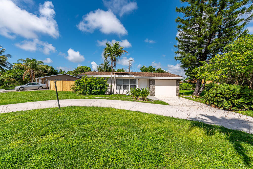 314 E Gateway Boulevard Property Photo 2