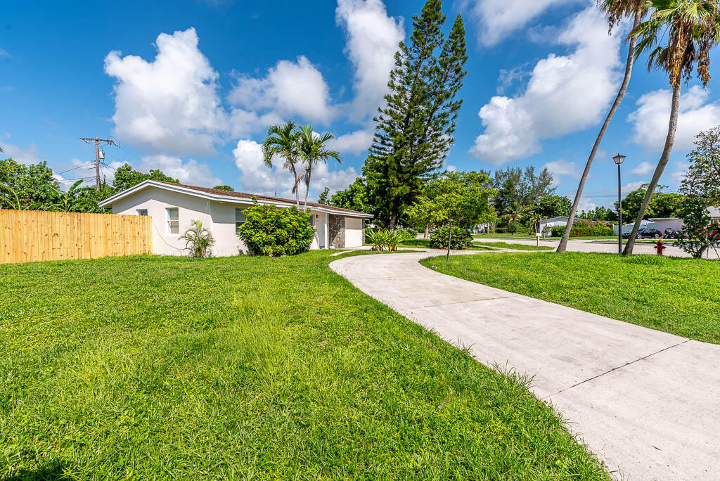 314 E Gateway Boulevard Property Photo 3
