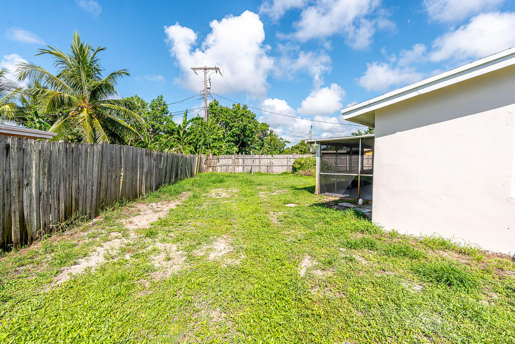 314 E Gateway Boulevard Property Photo 5