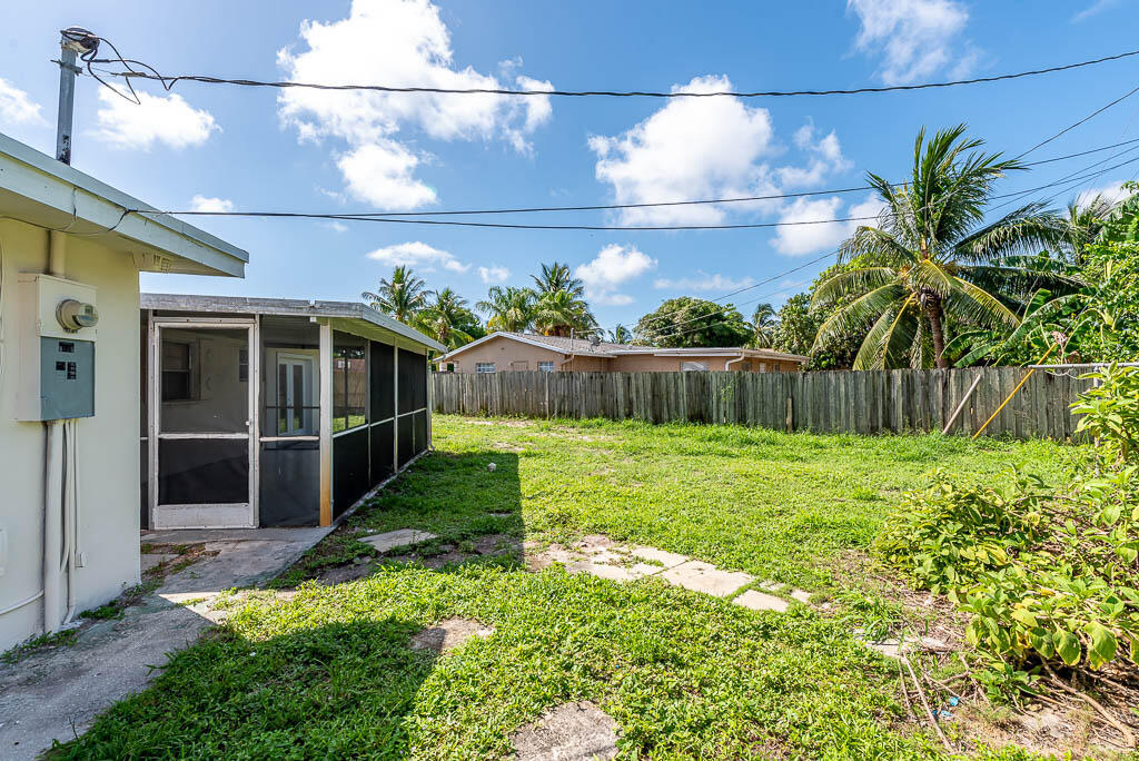 314 E Gateway Boulevard Property Photo 9