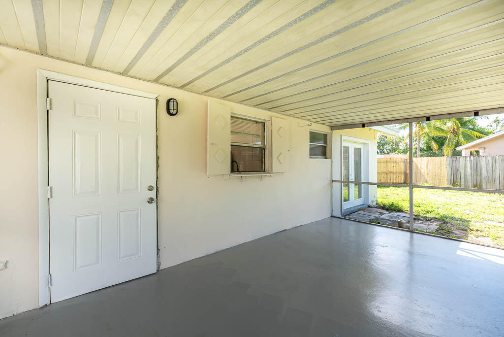 314 E Gateway Boulevard Property Photo 11