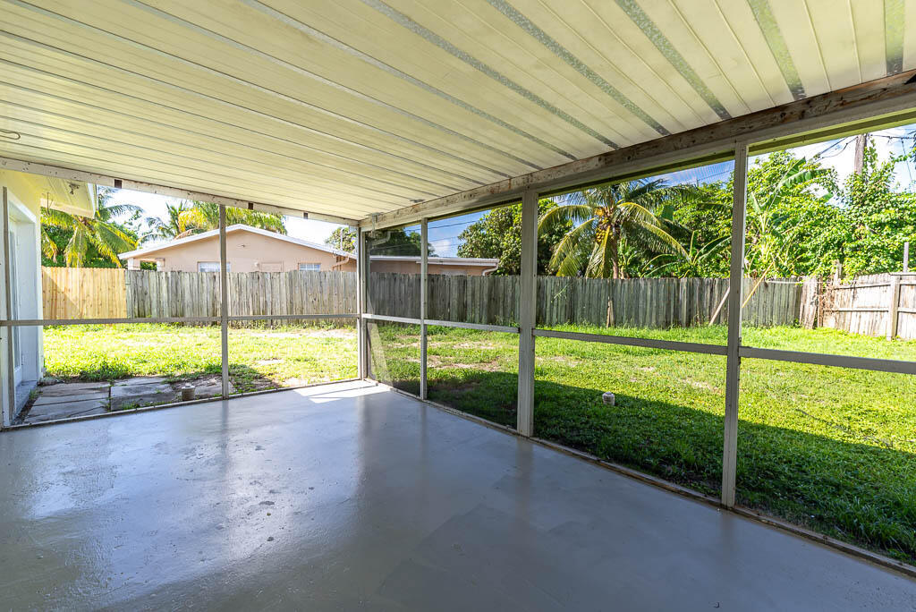 314 E Gateway Boulevard Property Photo 13