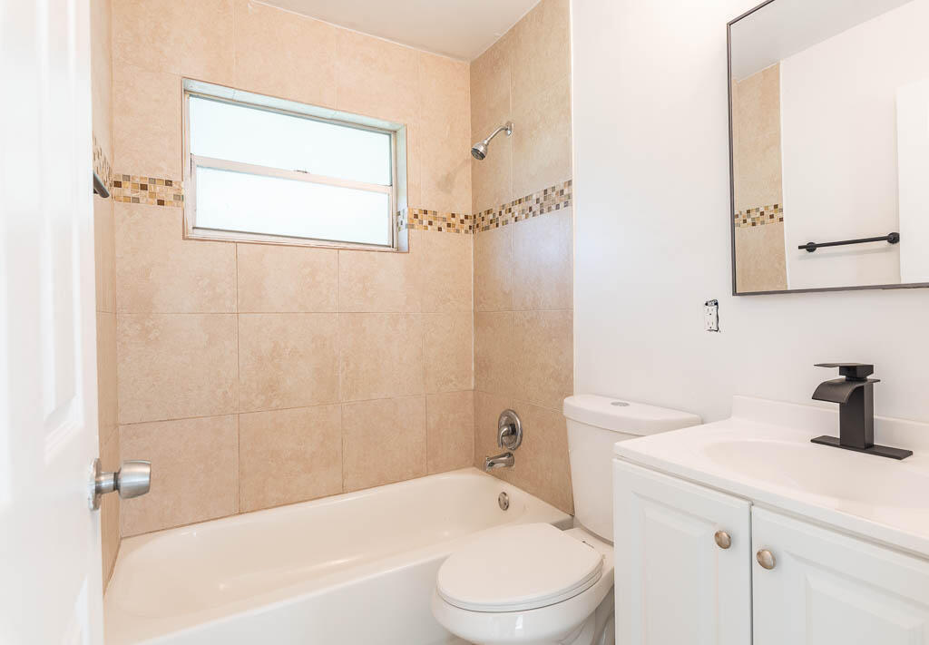 314 E Gateway Boulevard Property Photo 17