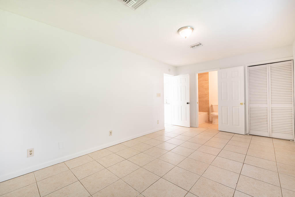 314 E Gateway Boulevard Property Photo 22