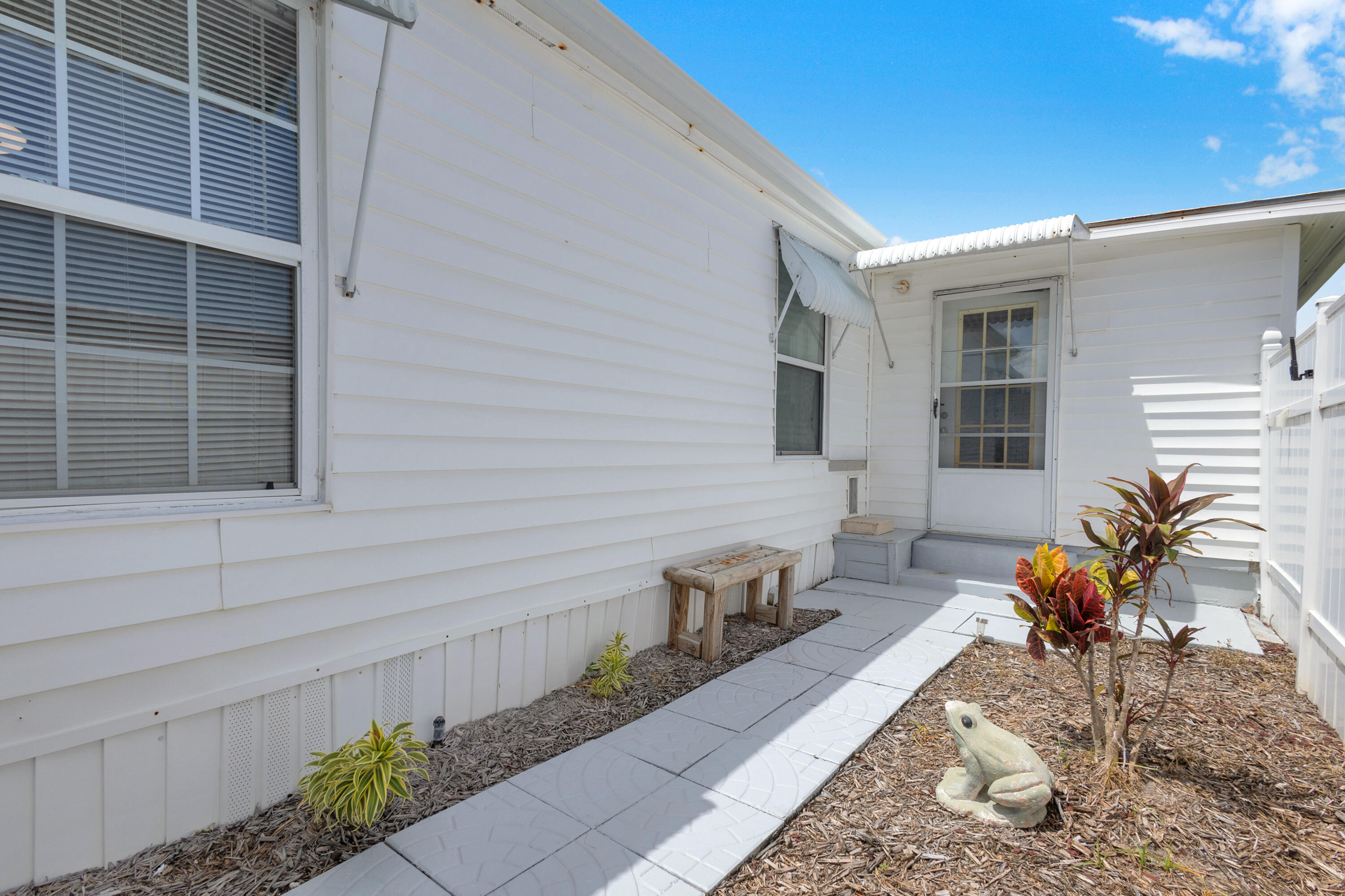 140 Ne Pinelake Village Boulevard Property Photo 28