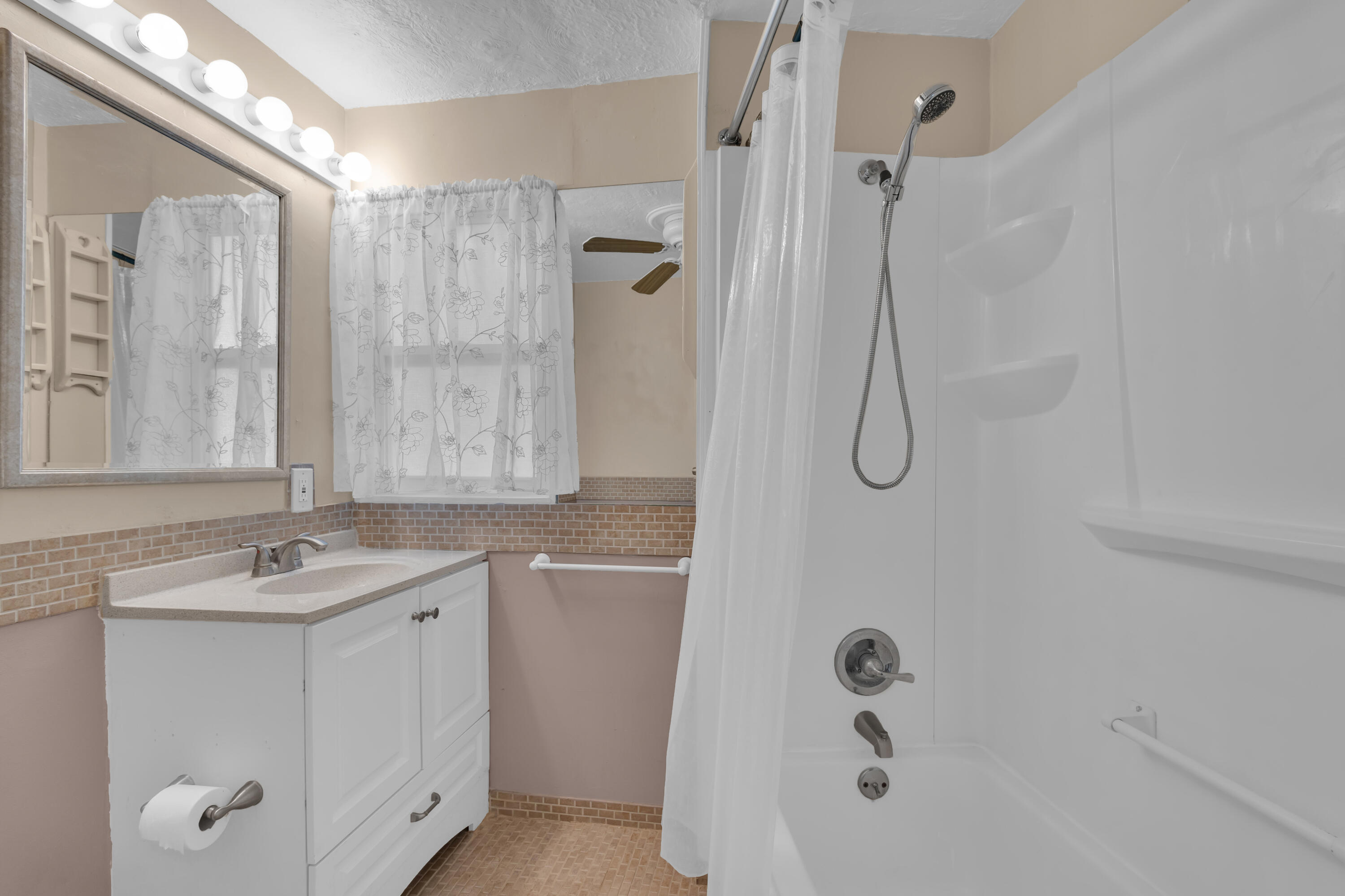 140 Ne Pinelake Village Boulevard Property Photo 34