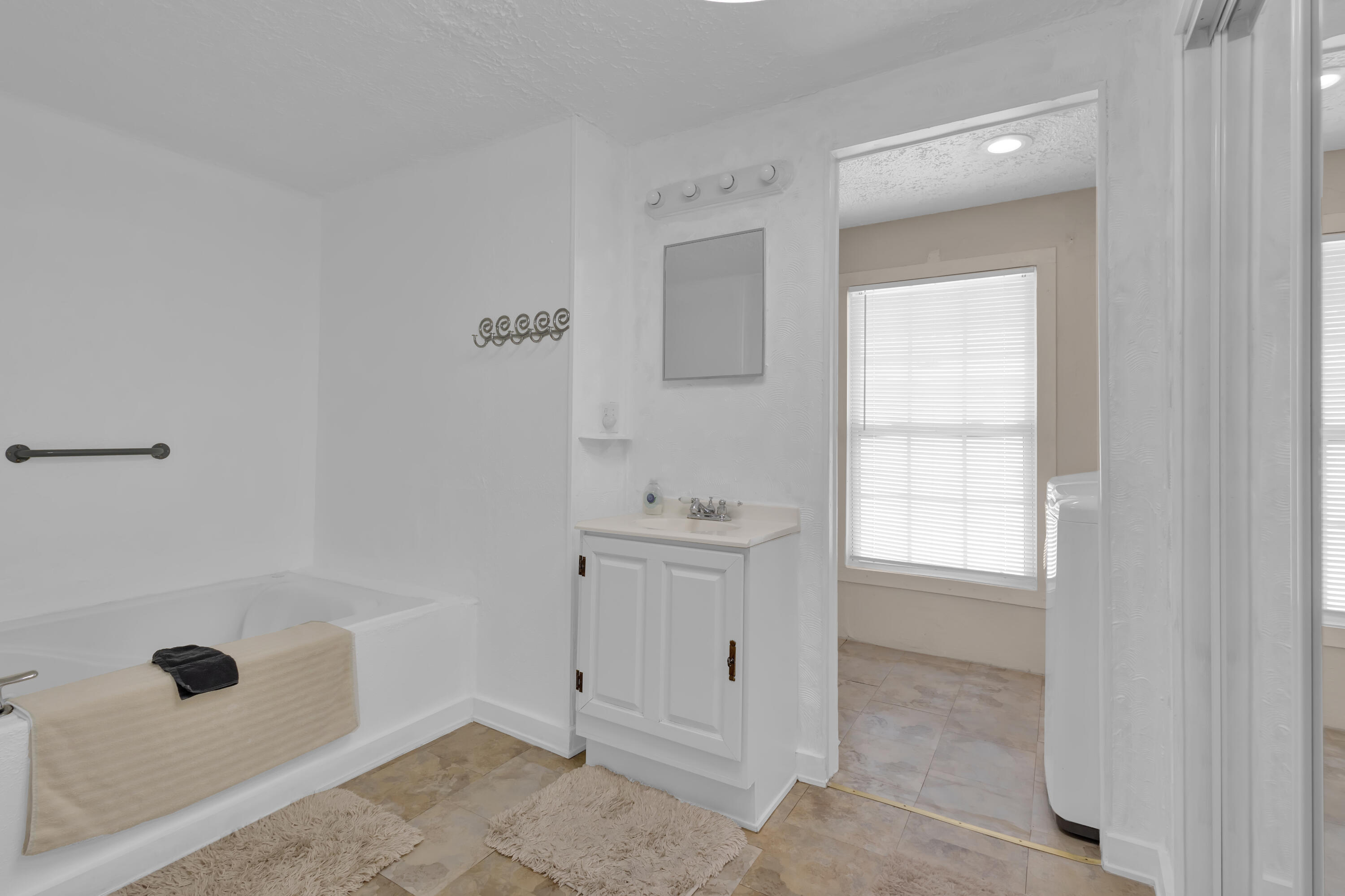 140 Ne Pinelake Village Boulevard Property Photo 42