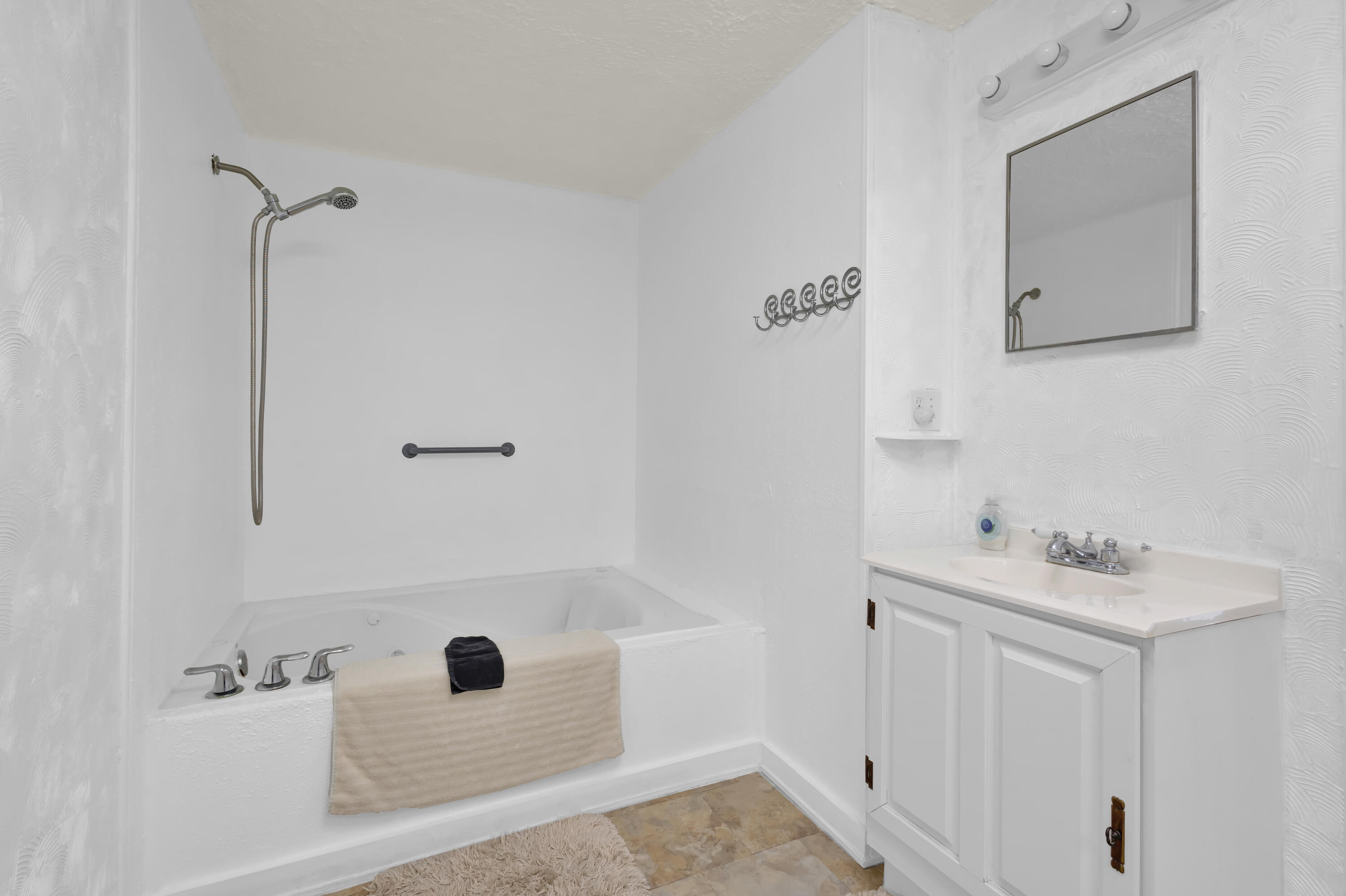 140 Ne Pinelake Village Boulevard Property Photo 43