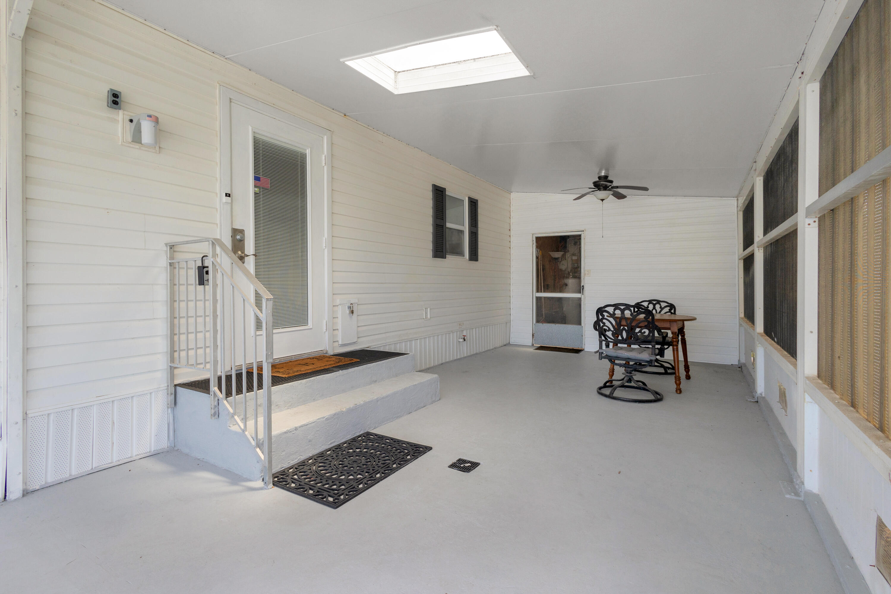 140 Ne Pinelake Village Boulevard Property Photo 56