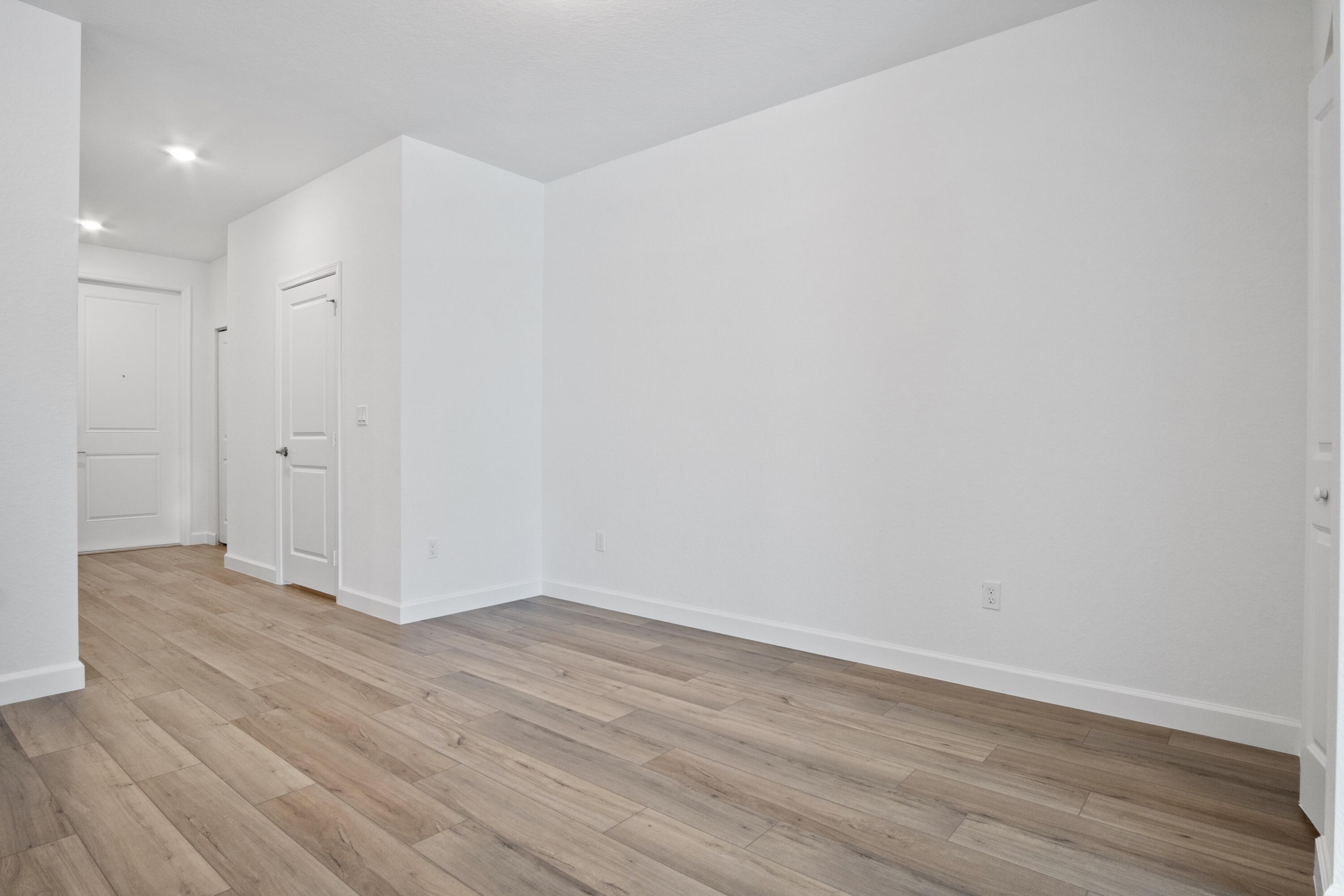 381 Se Crossoak Lane Property Photo 6