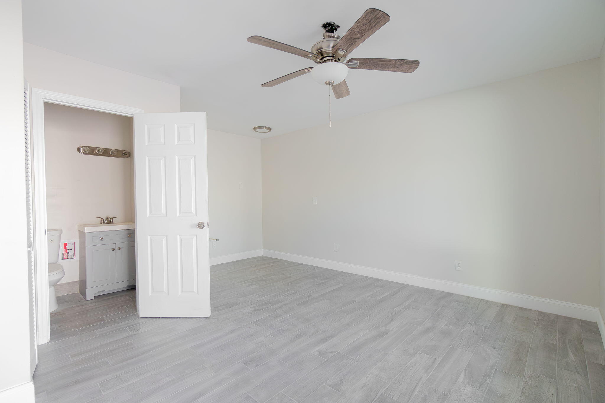 400 S FEDERAL Highway Property Photo 1