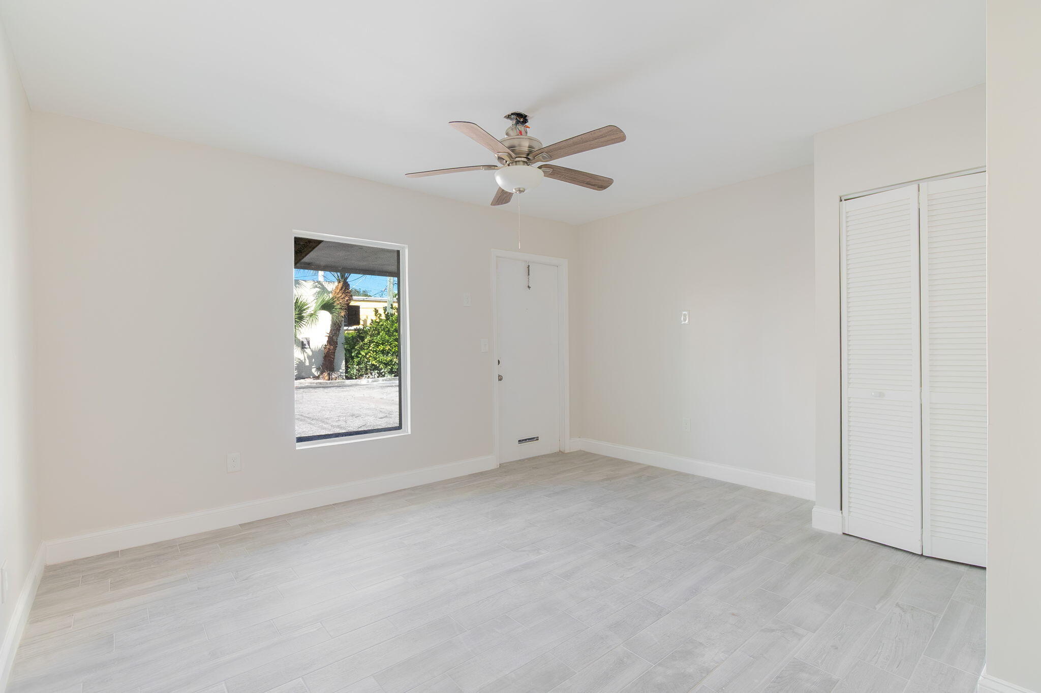 400 S Federal Highway Property Photo 2