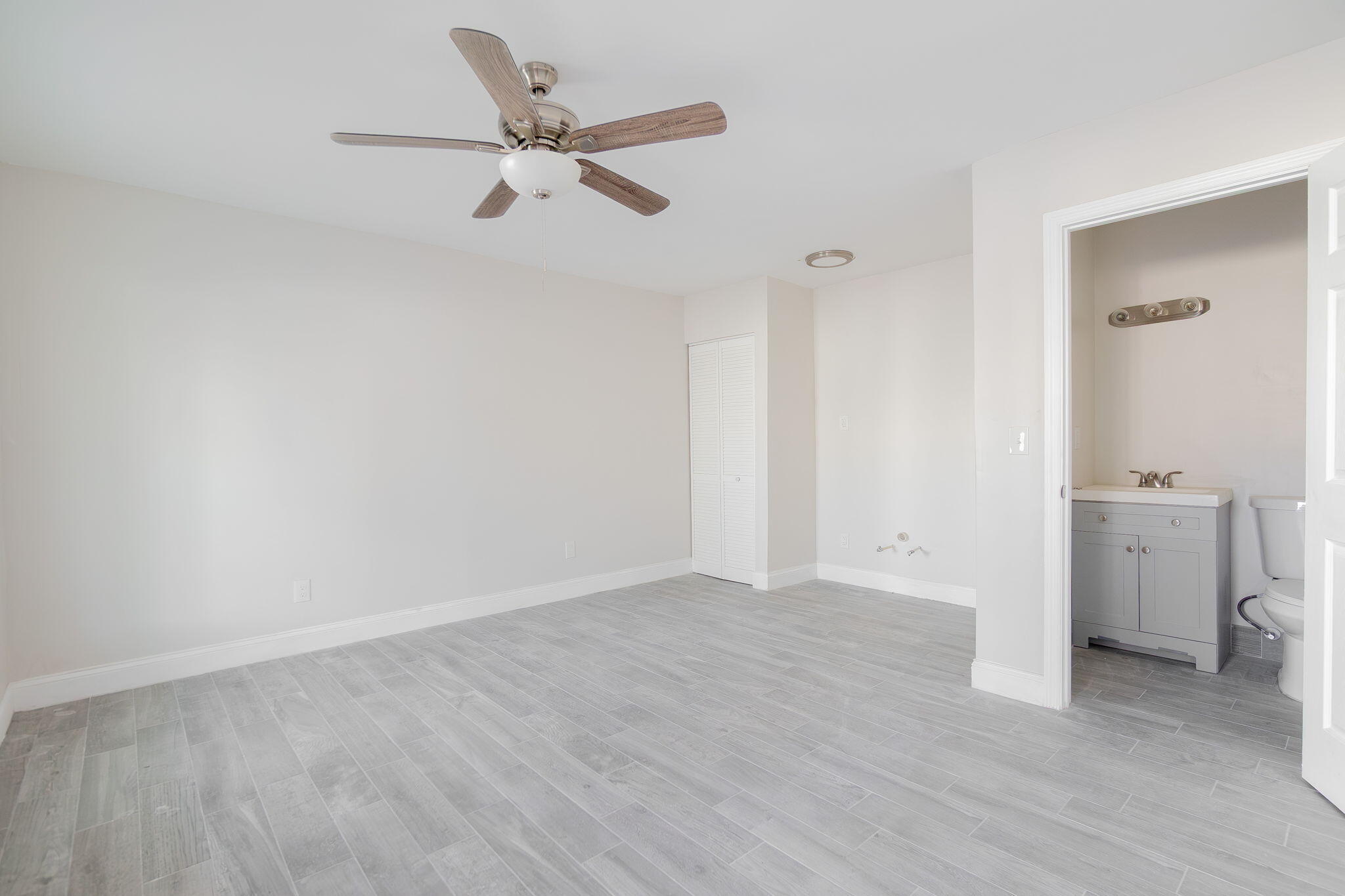 400 S Federal Highway Property Photo 3