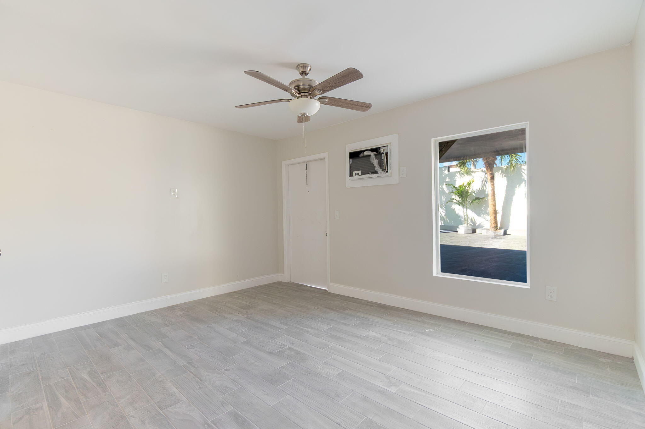 400 S Federal Highway Property Photo 4