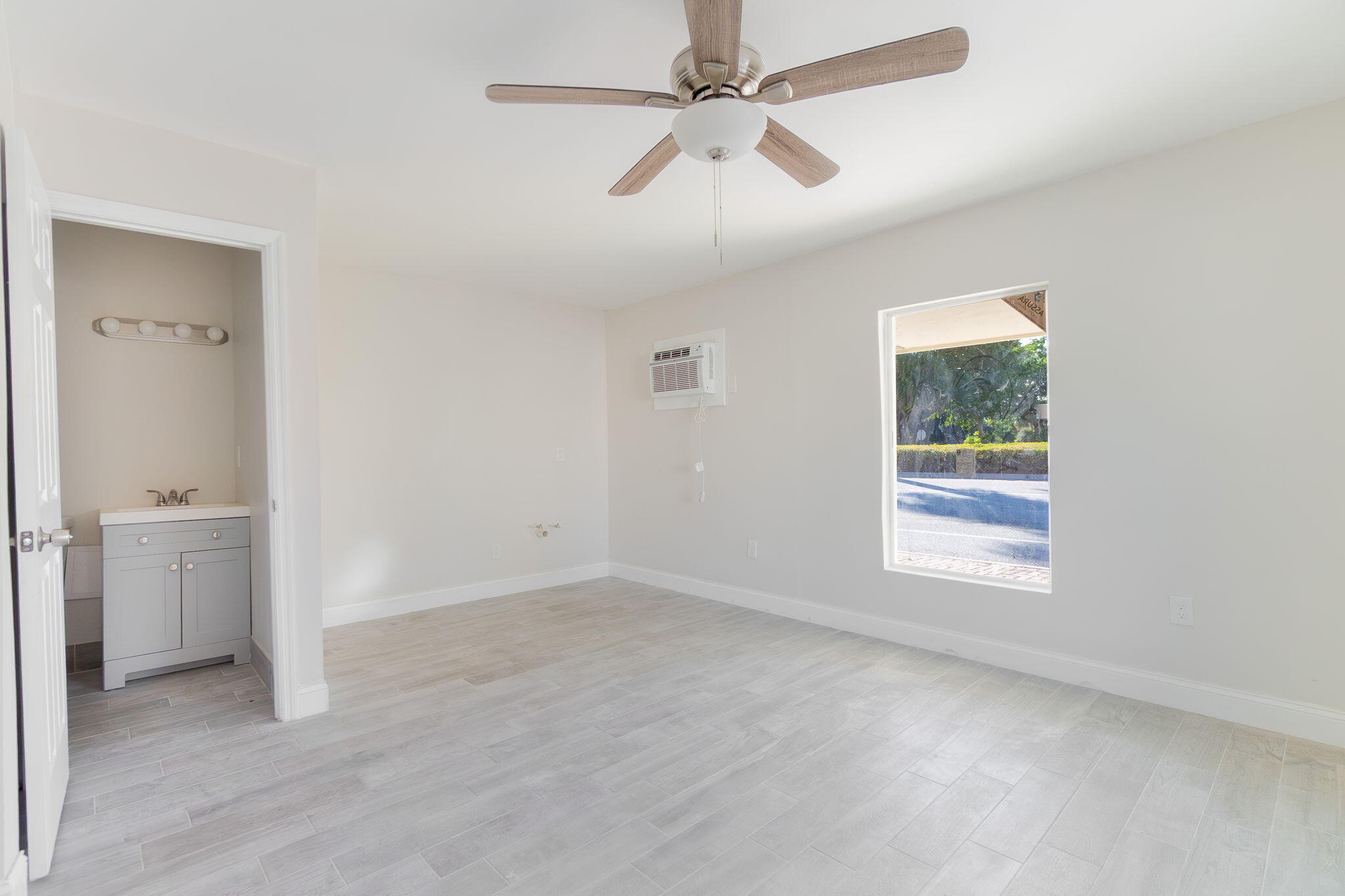 400 S Federal Highway Property Photo 5