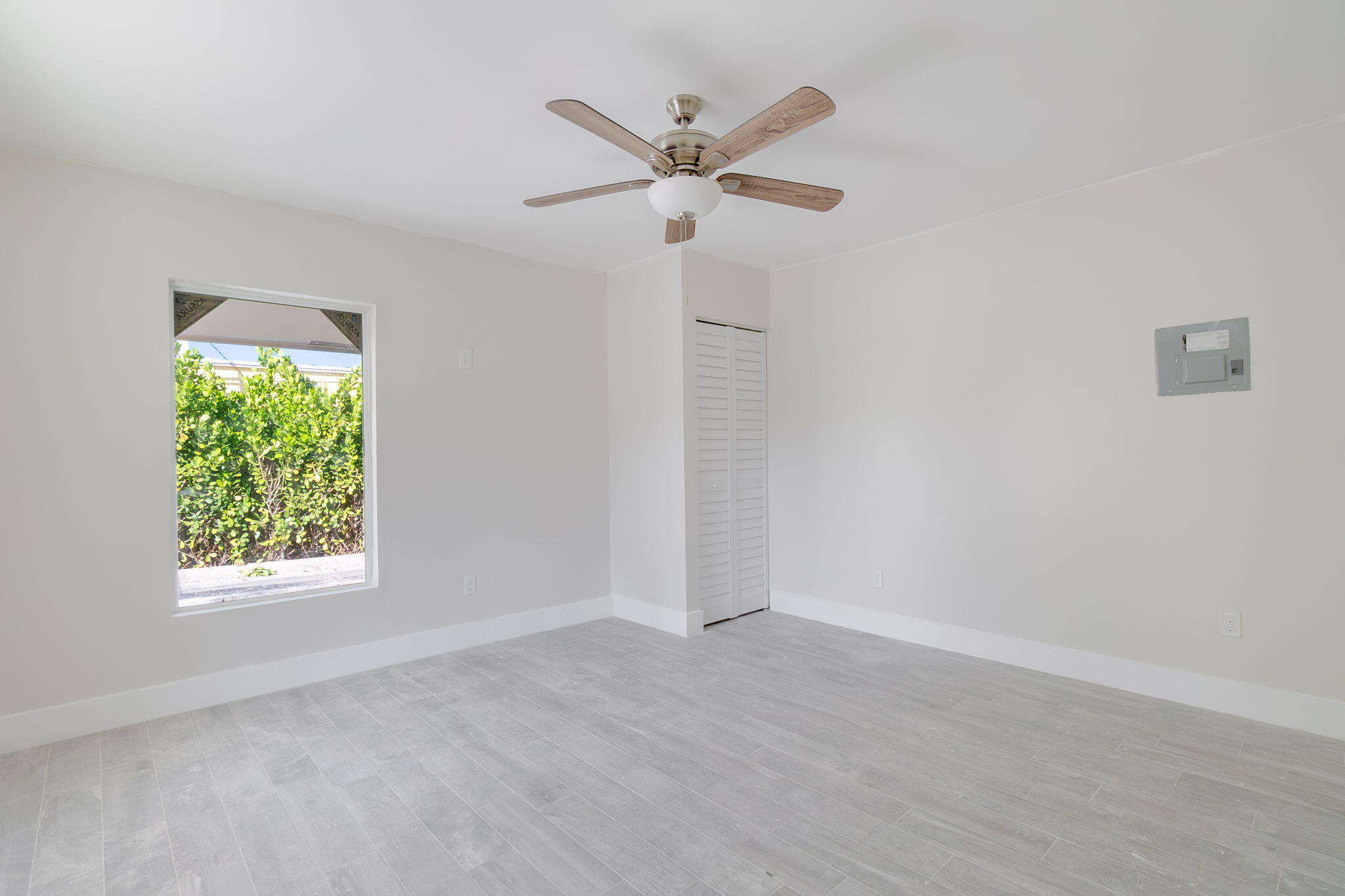 400 S Federal Highway Property Photo 7