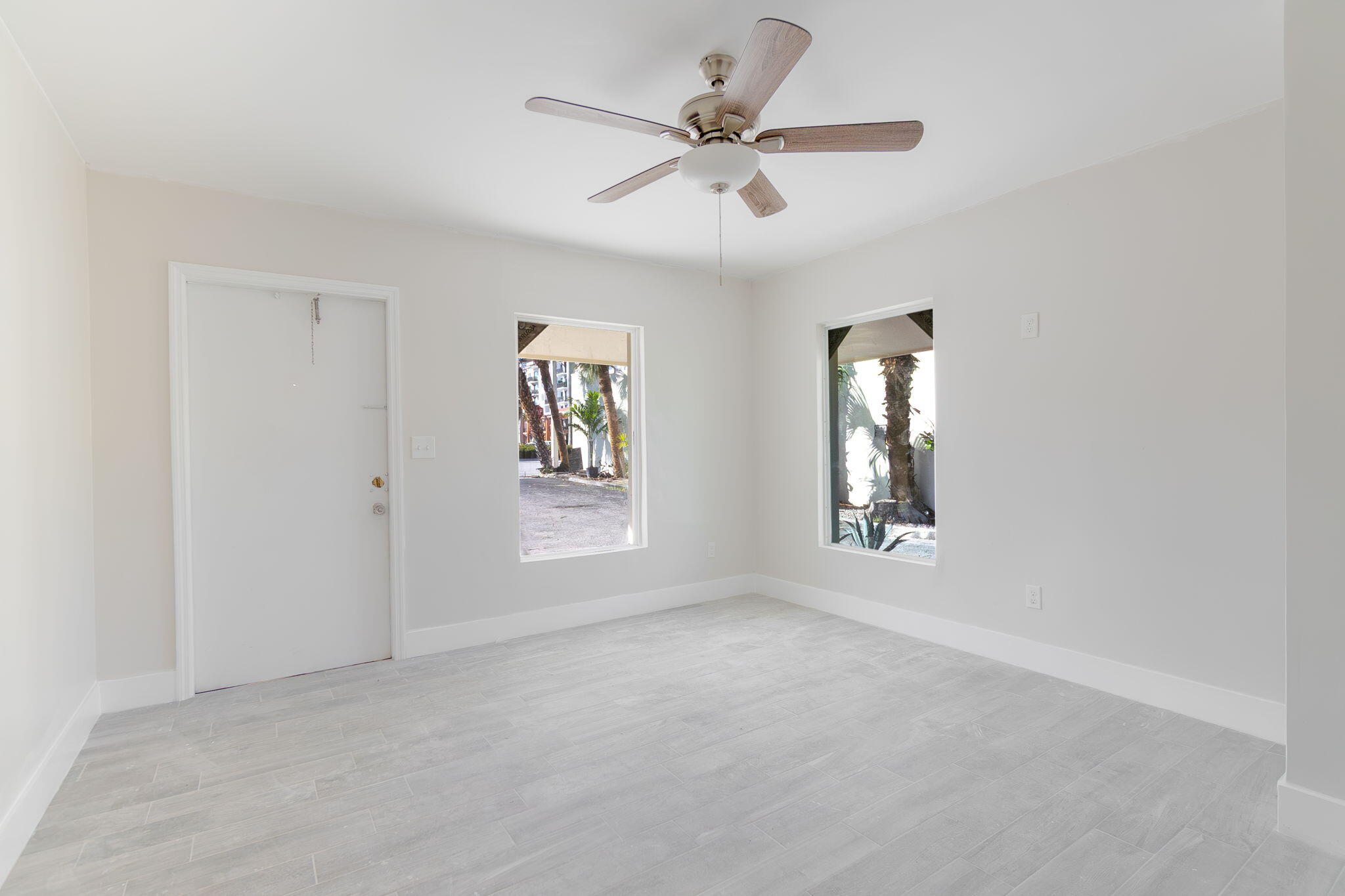 400 S Federal Highway Property Photo 8