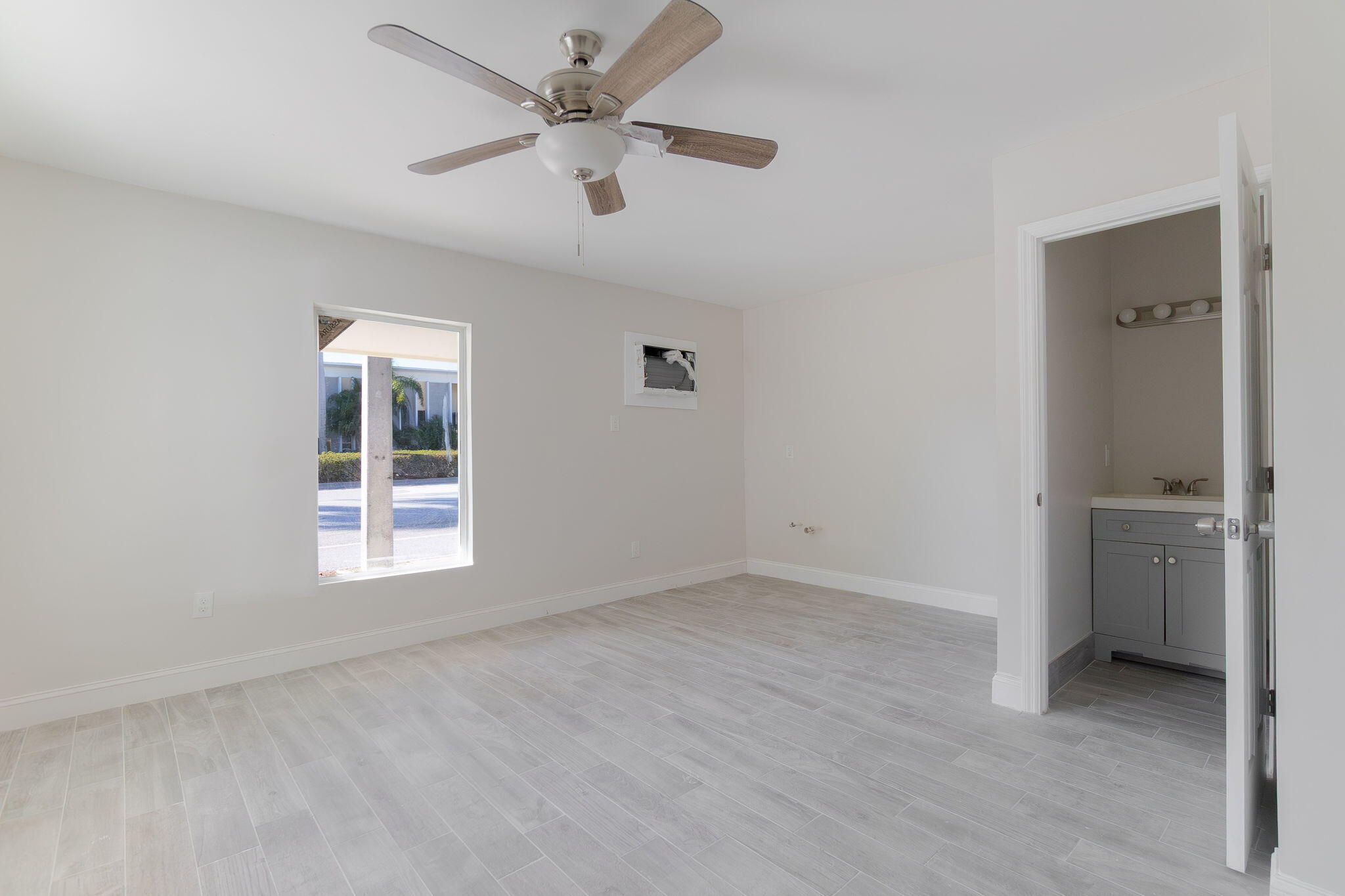 400 S Federal Highway Property Photo 9