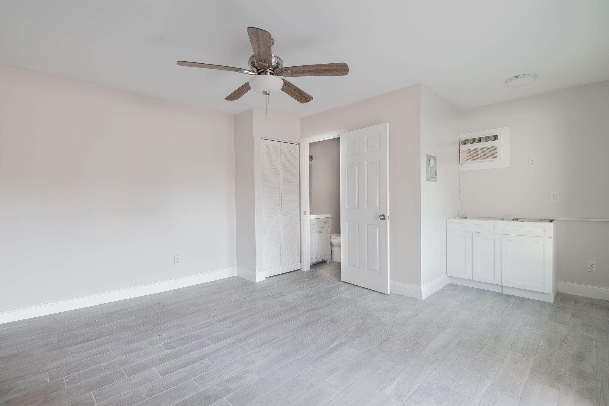 400 S Federal Highway Property Photo 13