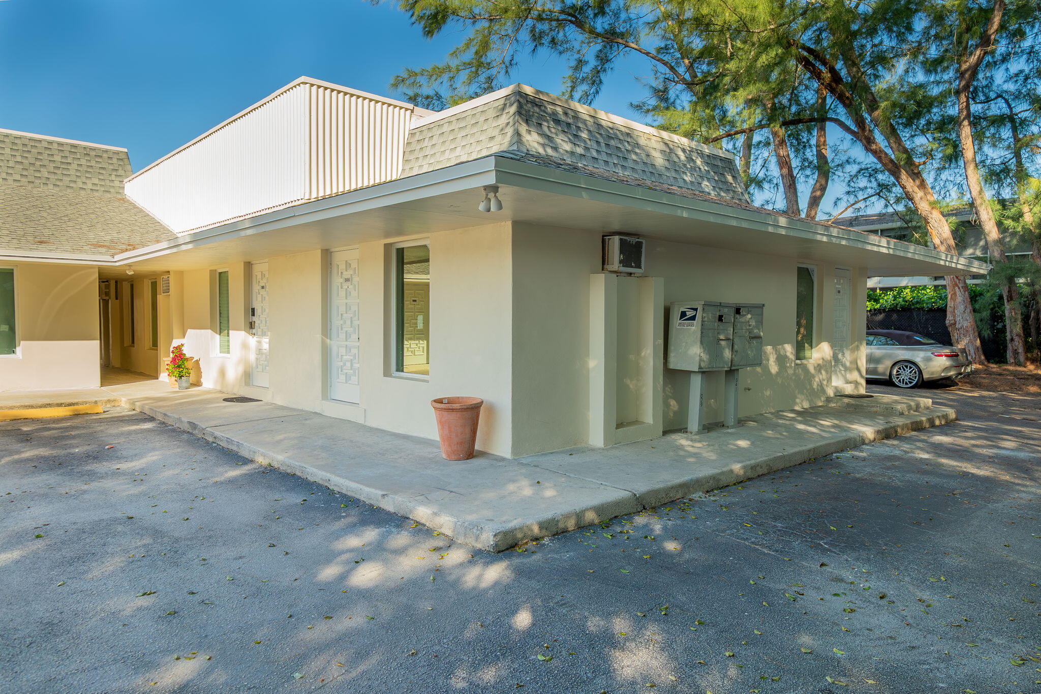 400 S Federal Highway Property Photo 16