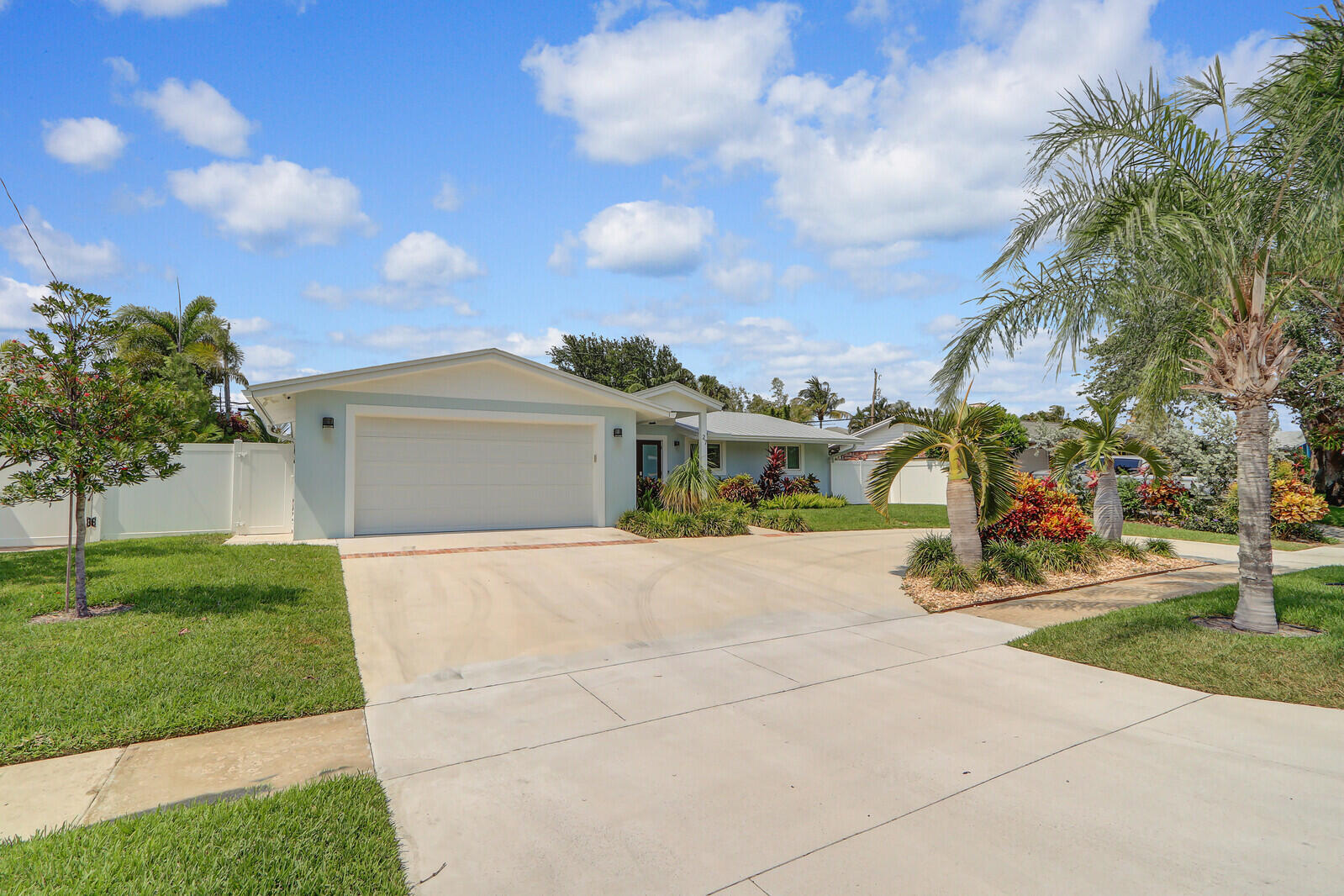 27 Willow Road Property Photo 2
