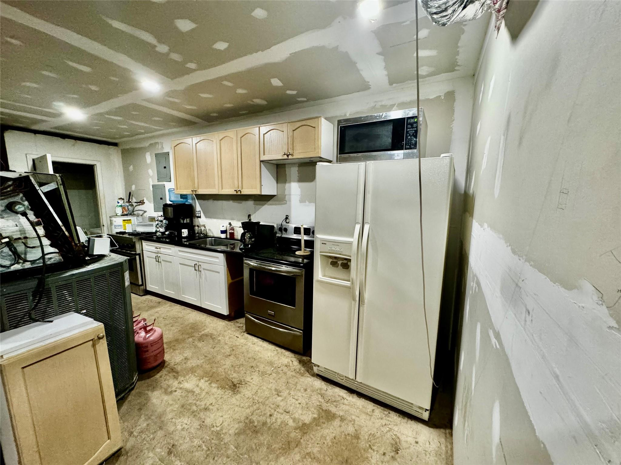 1791 Blount Road 607 Property Photo 14