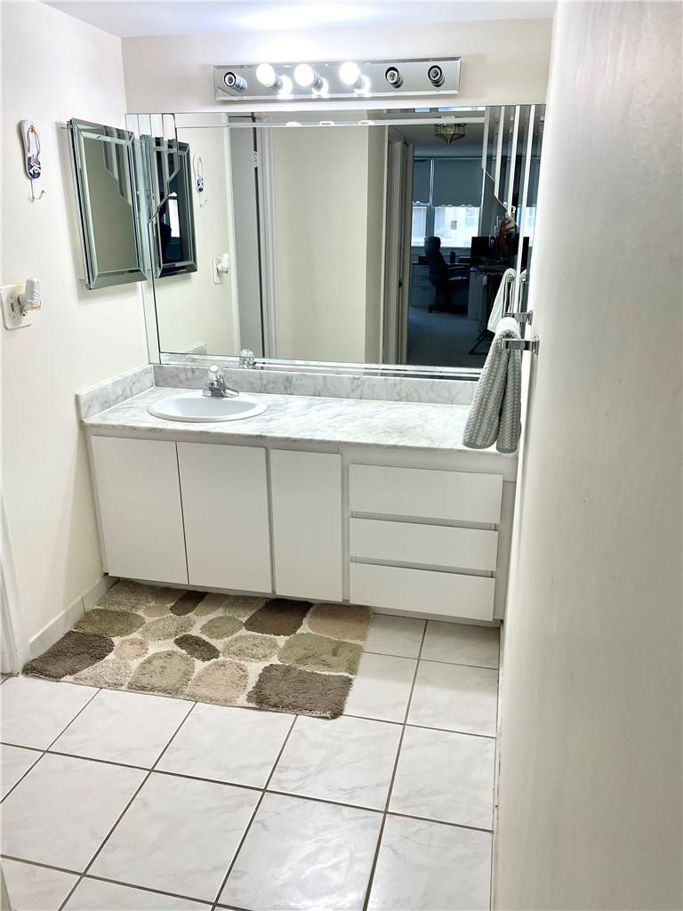 1149 Hillsboro Mile 304 Property Photo 16