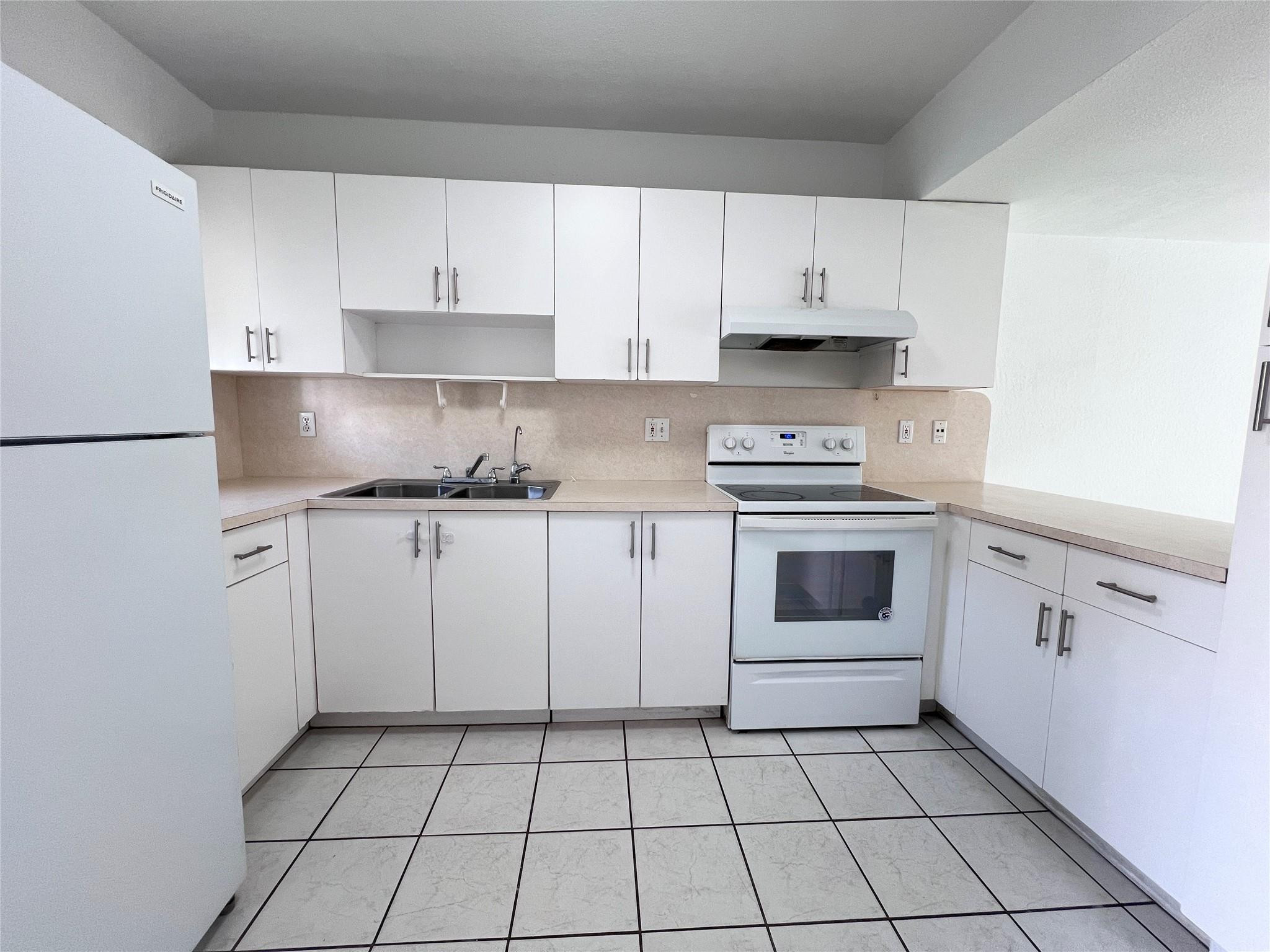 519 W 68th Street 4 Property Photo 2