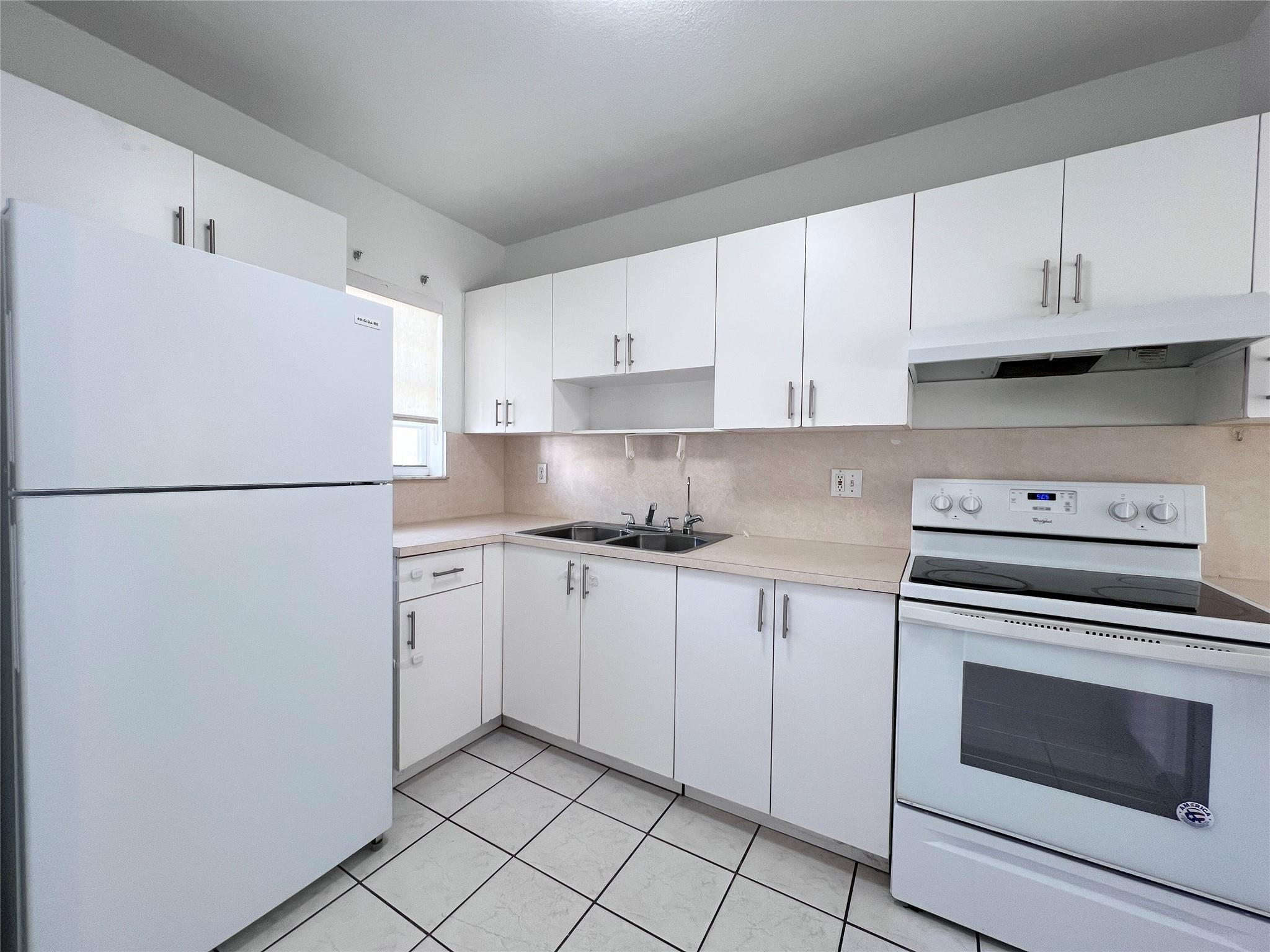 519 W 68th Street 4 Property Photo 3