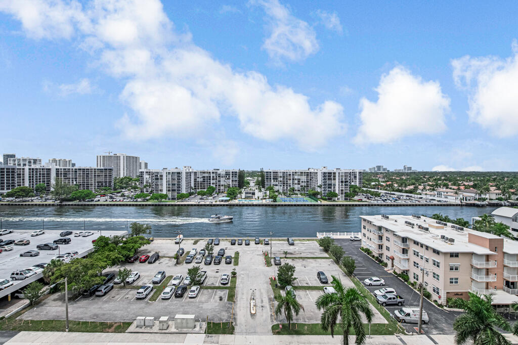 2751 S Ocean Drive 1008 Property Photo 3