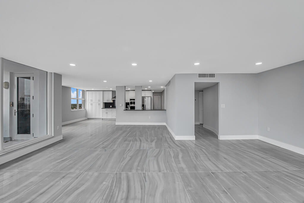 2751 S Ocean Drive 1008 Property Photo 13