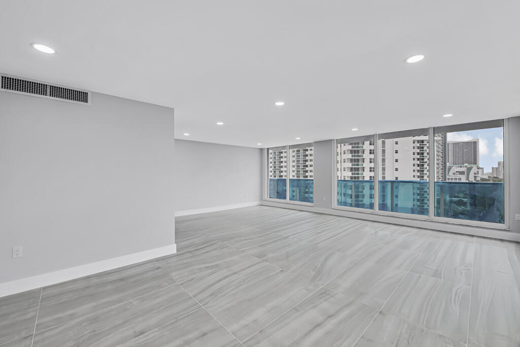 2751 S Ocean Drive 1008 Property Photo 16