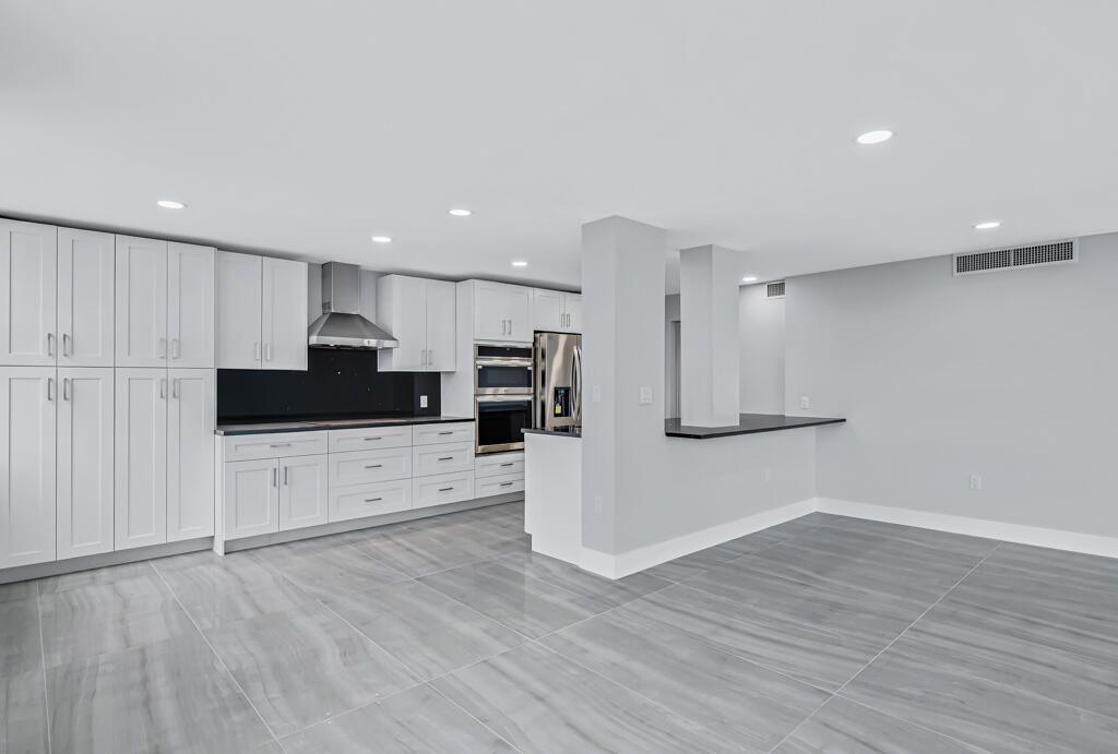 2751 S Ocean Drive 1008 Property Photo 17