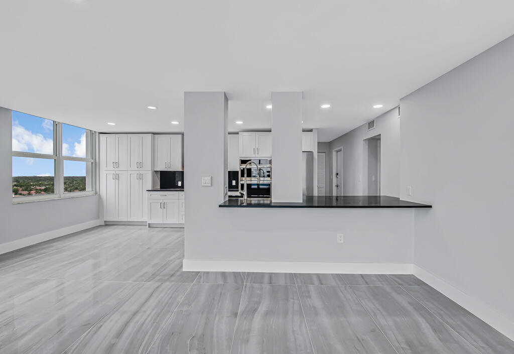 2751 S Ocean Drive 1008 Property Photo 18