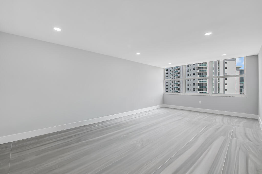 2751 S Ocean Drive 1008 Property Photo 27
