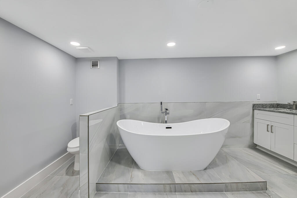2751 S Ocean Drive 1008 Property Photo 34
