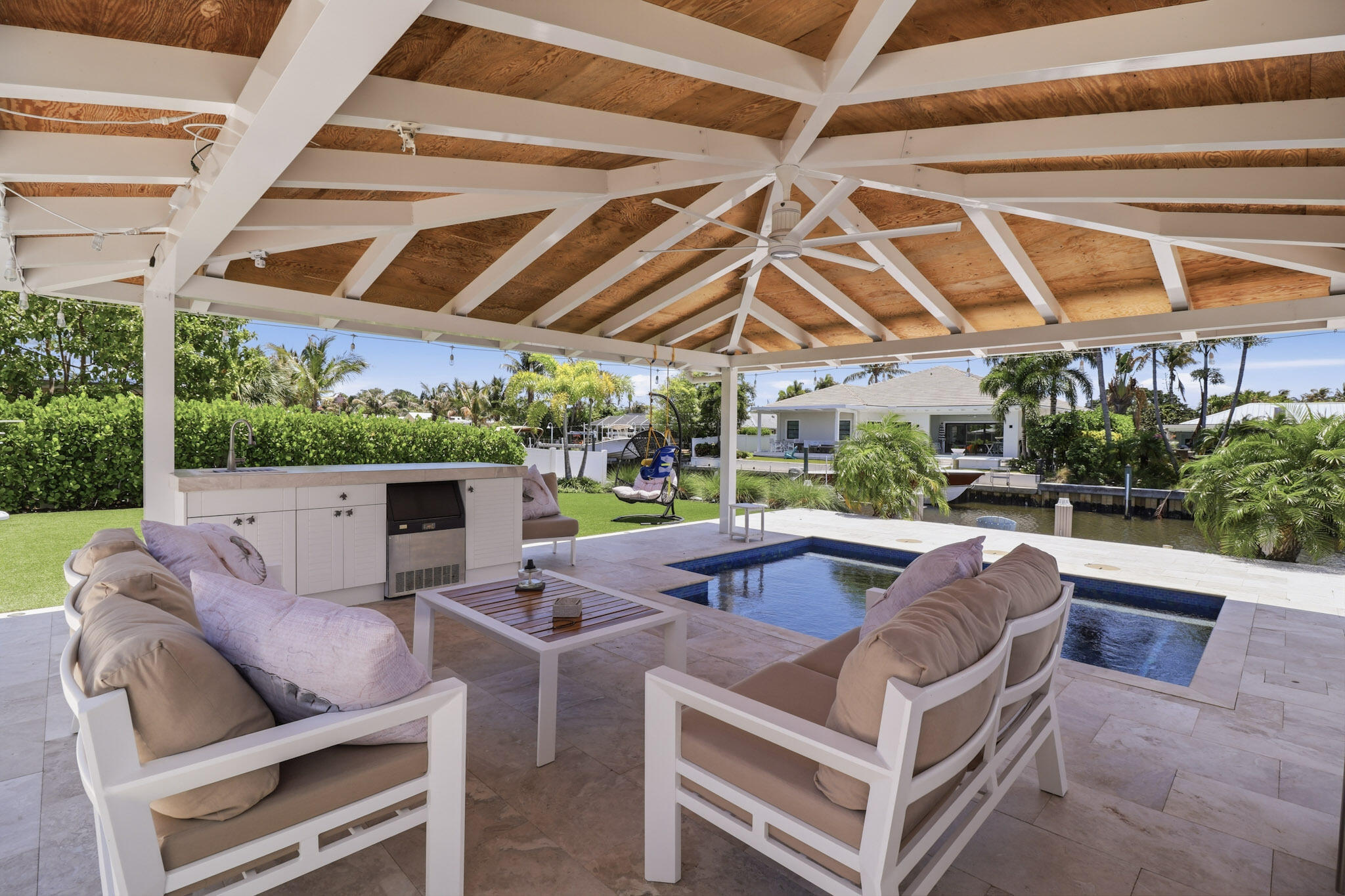 16 Leeward Circle Property Photo 10