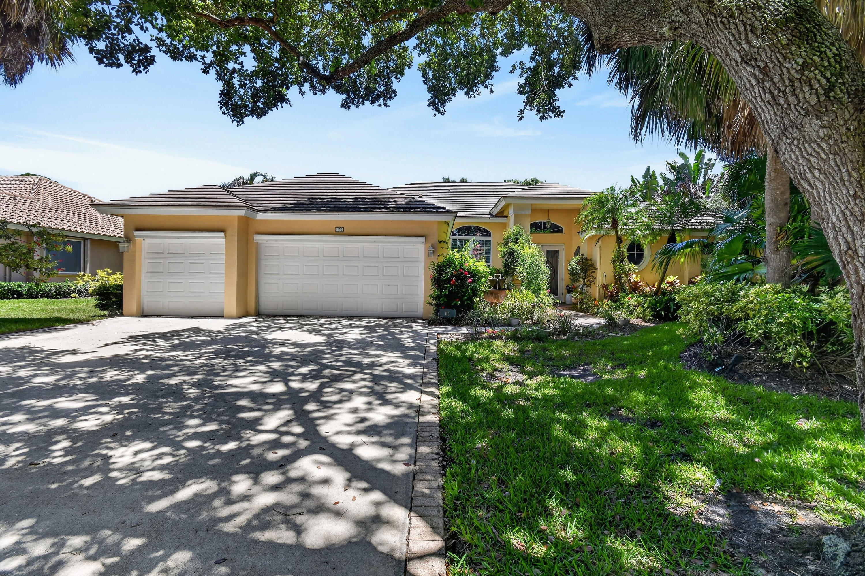 153 N River Drive E Property Photo 5