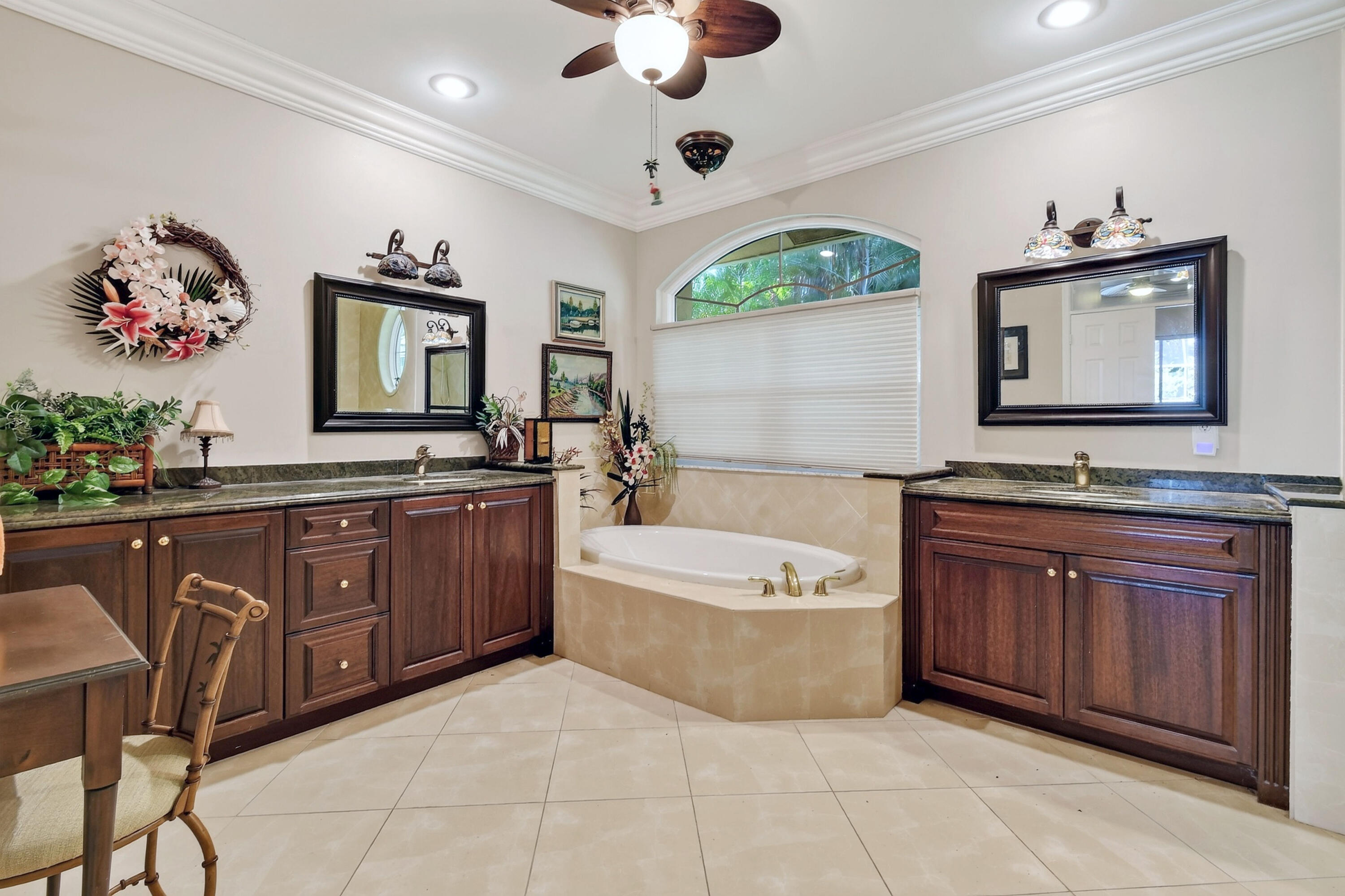 153 N River Drive E Property Photo 25