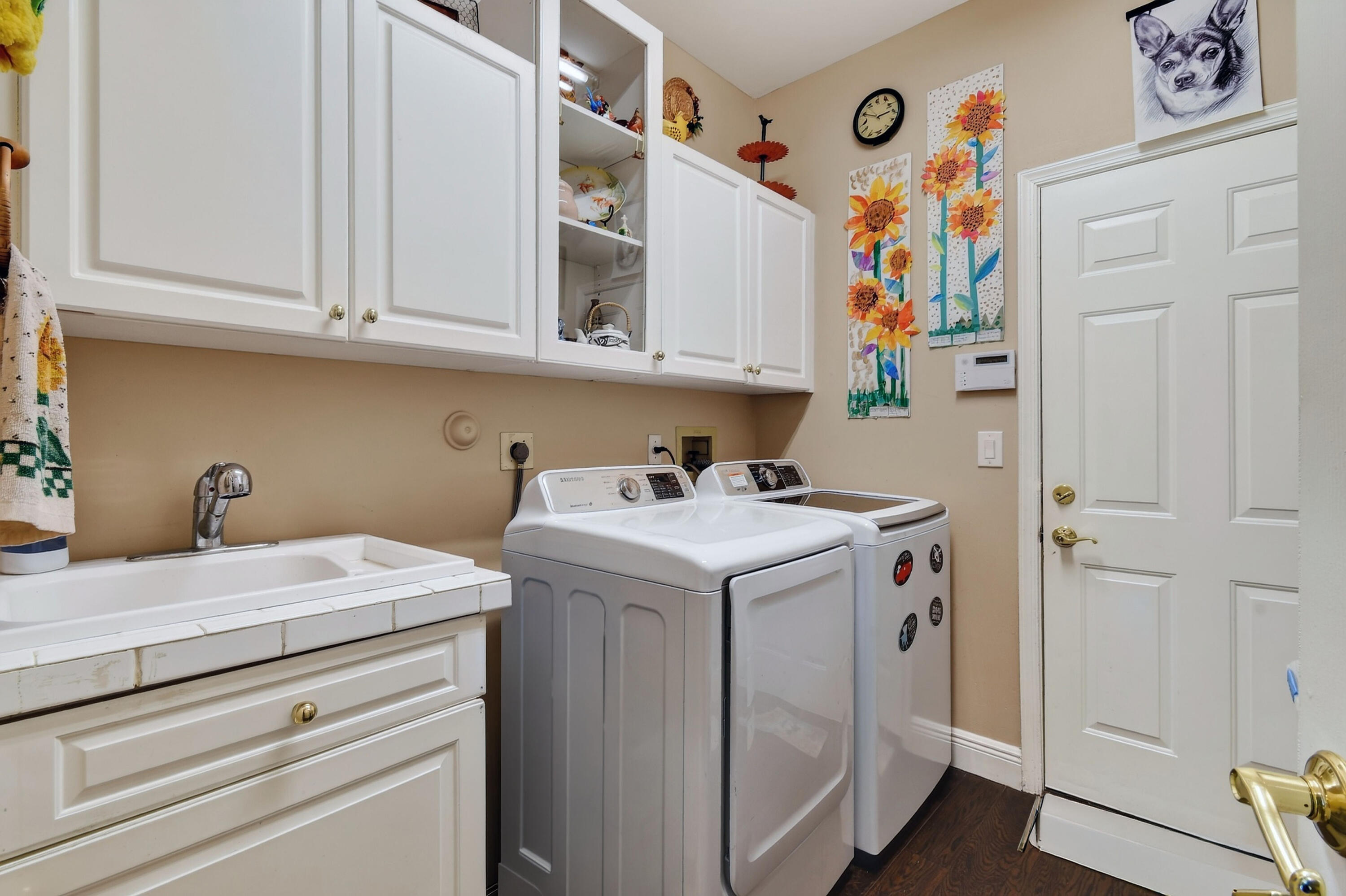 153 N River Drive E Property Photo 33