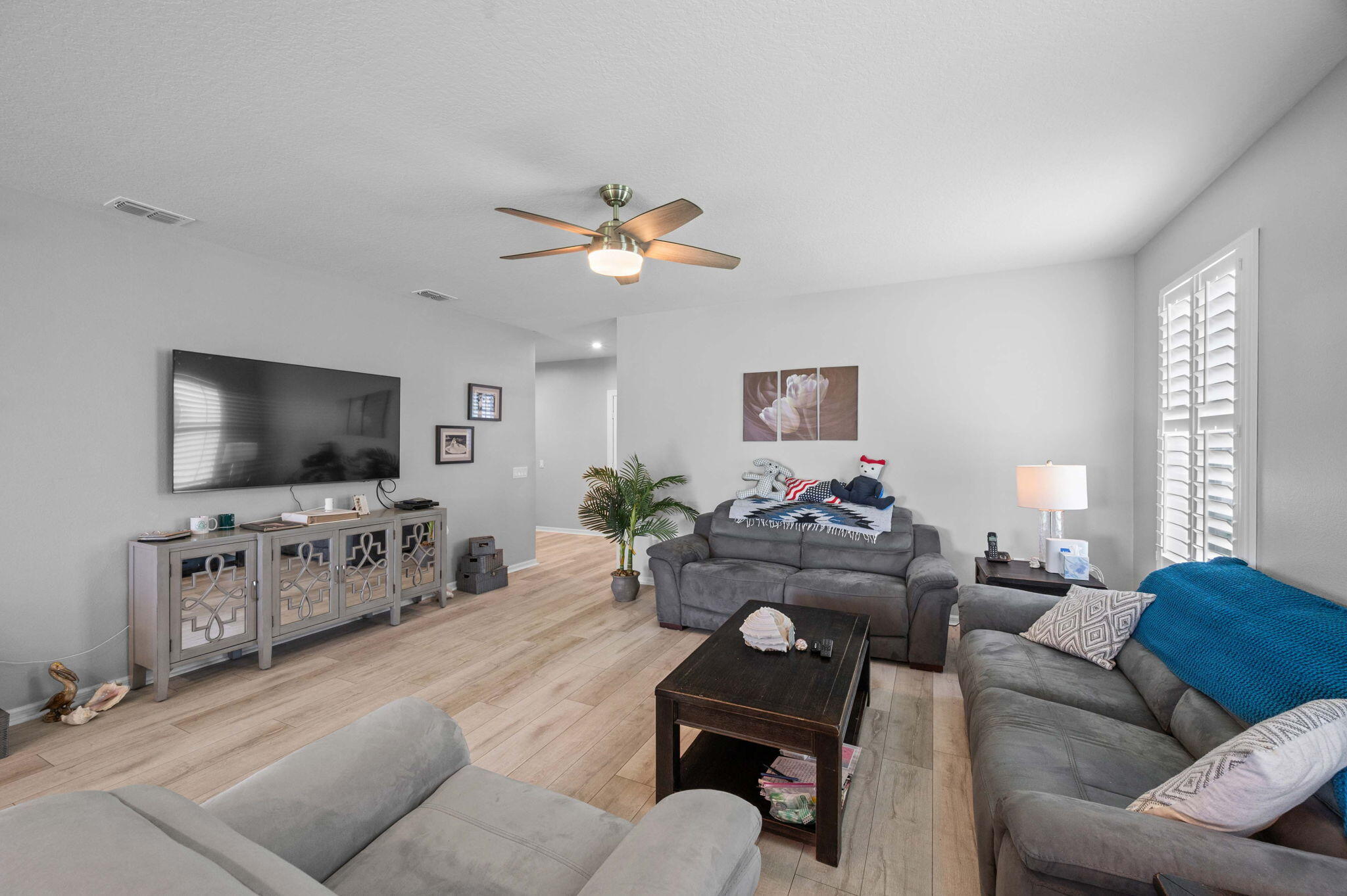 3833 Lancove Way Property Photo 3