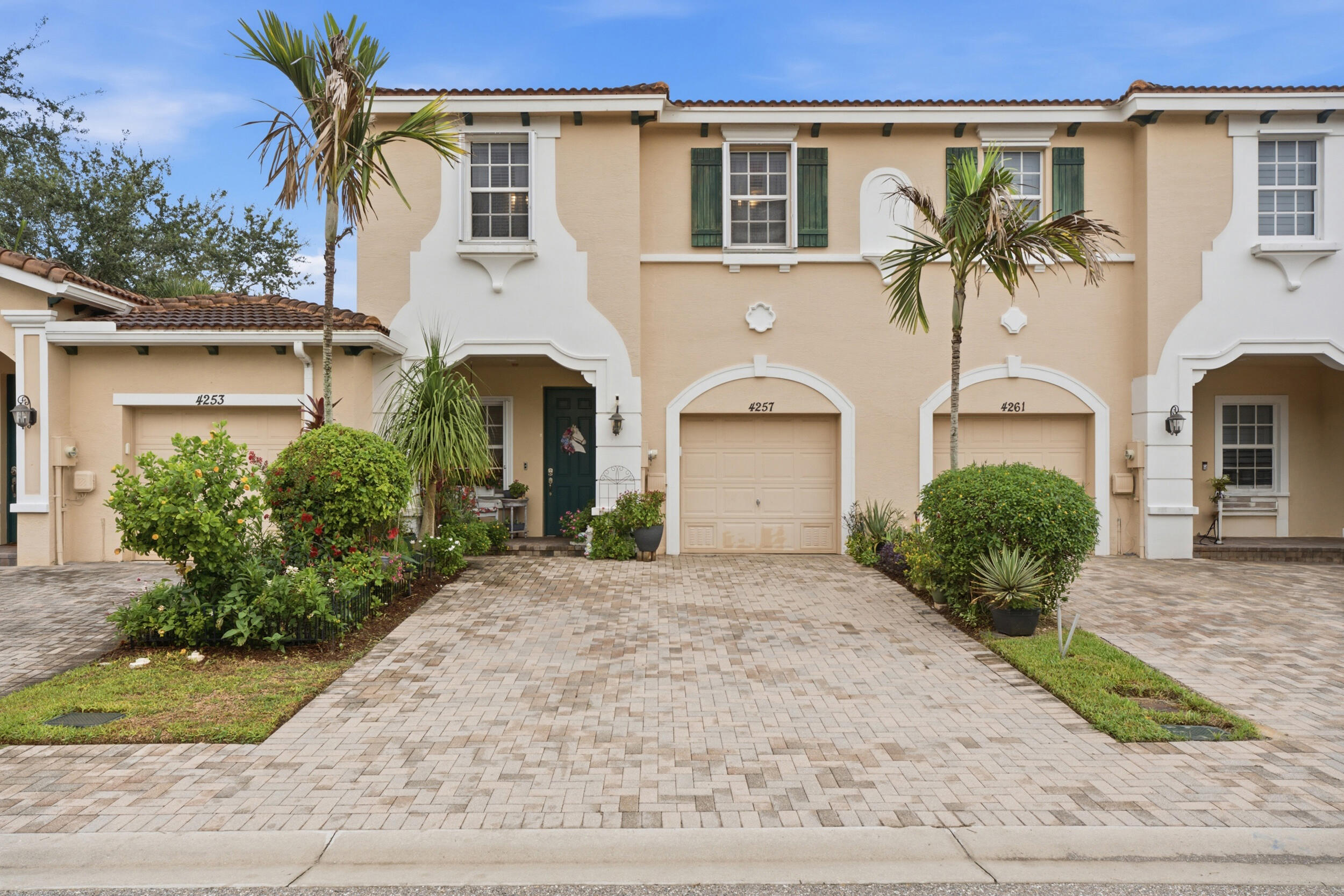 4257 Sw Pine Cove Court Property Photo 1
