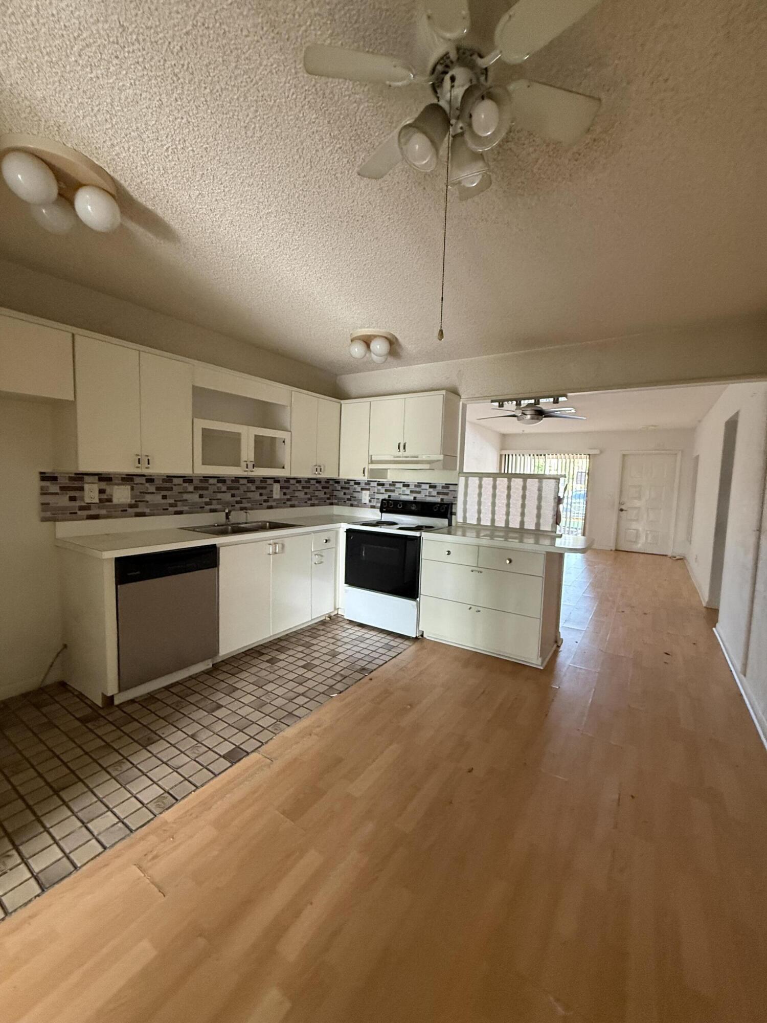 5933 Forest Hill Boulevard 3 Property Photo 5