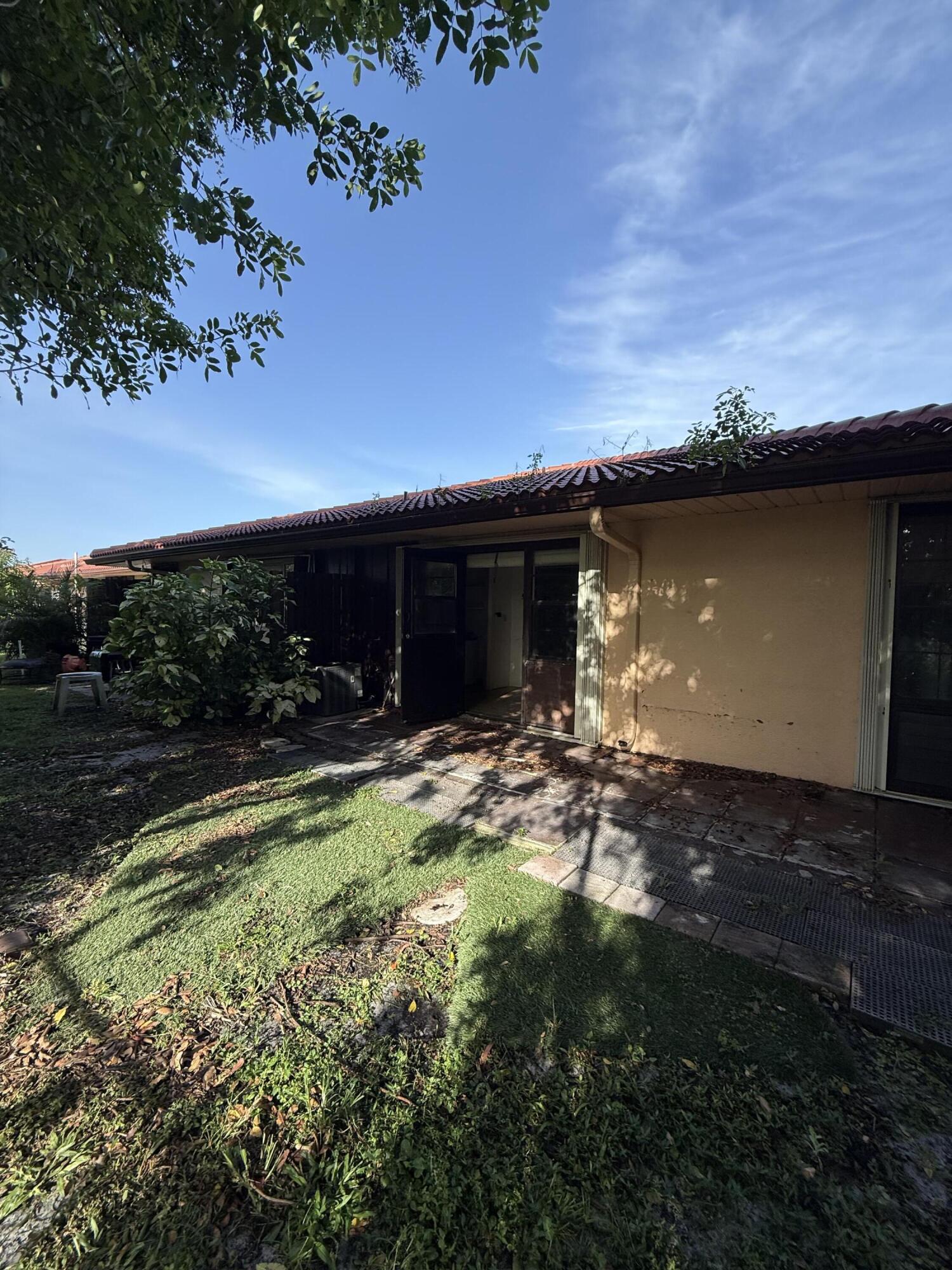 5933 Forest Hill Boulevard 3 Property Photo 10